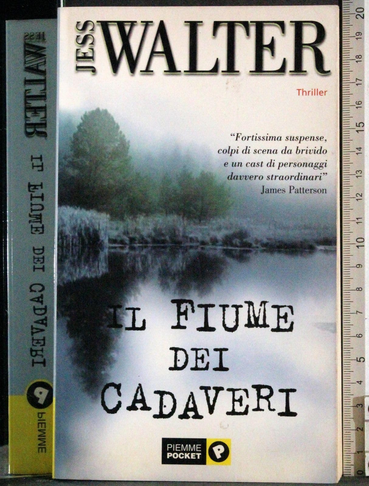 Il fiume dei cadaveri (Piemme pocket) Contemporary literature