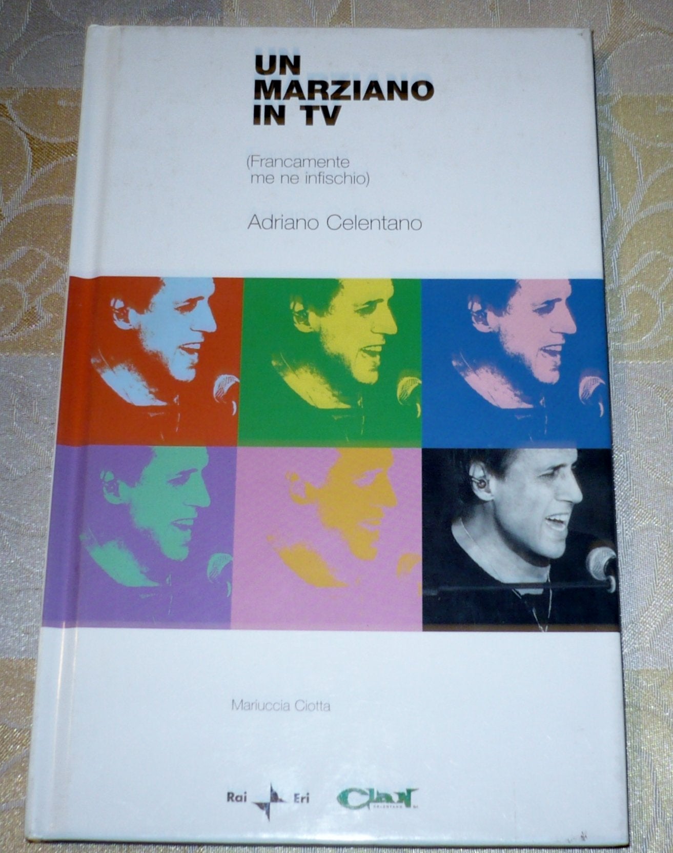 Un marziano in tv. (Francamente me ne infischio). Adriano Celentano. Con CD-ROM book