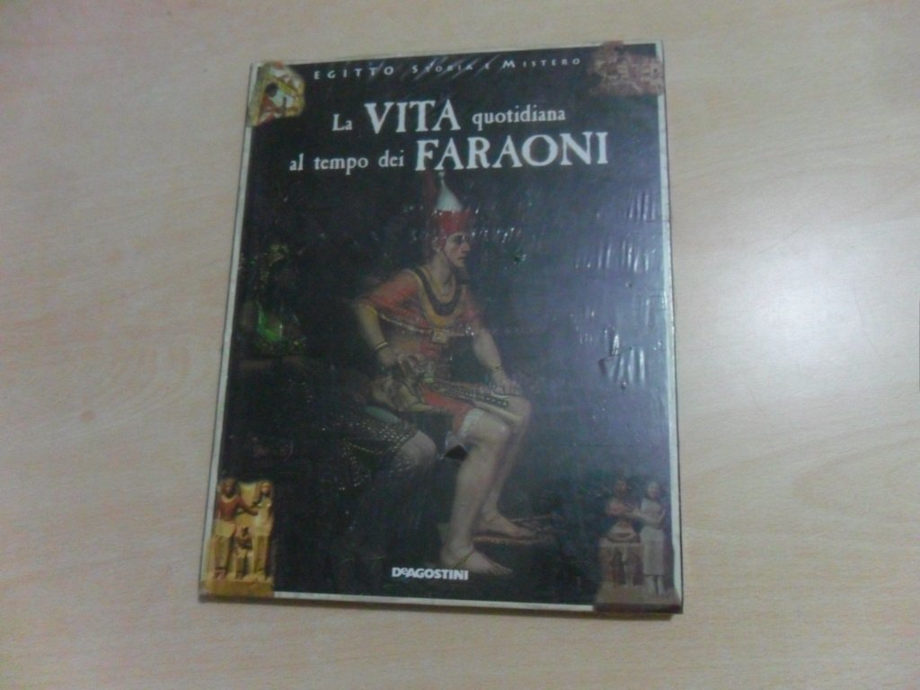 La vita quotidiana al tempo dei faraoni. book