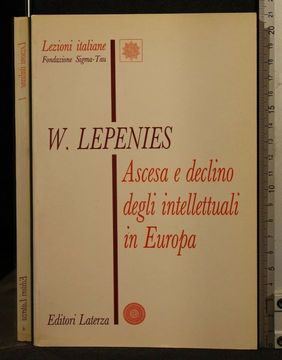 Ascesa e declino degli intellettuali in Europa book
