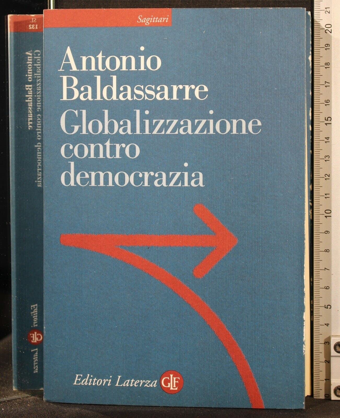 Globalizzazione contro democrazia book