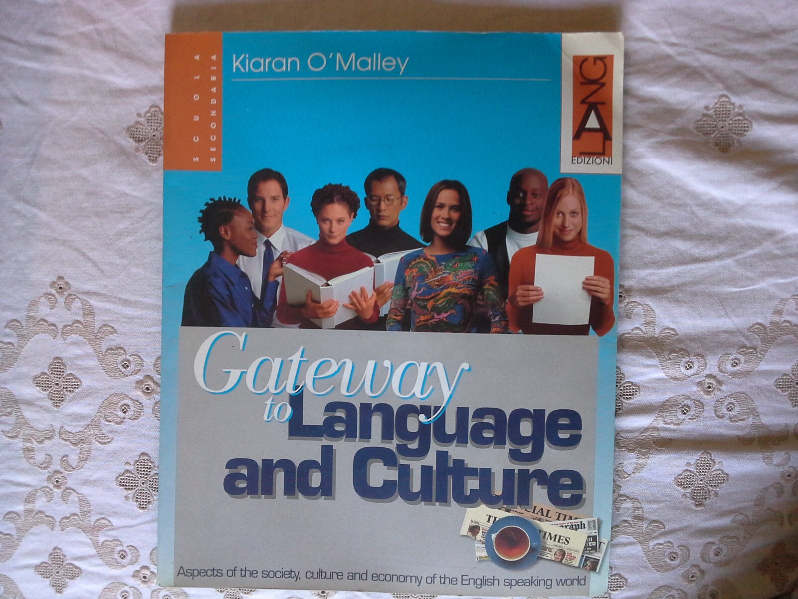Gateway to language and culture. Per le Scuole superiori. Con espansione online Professional & Reference Books