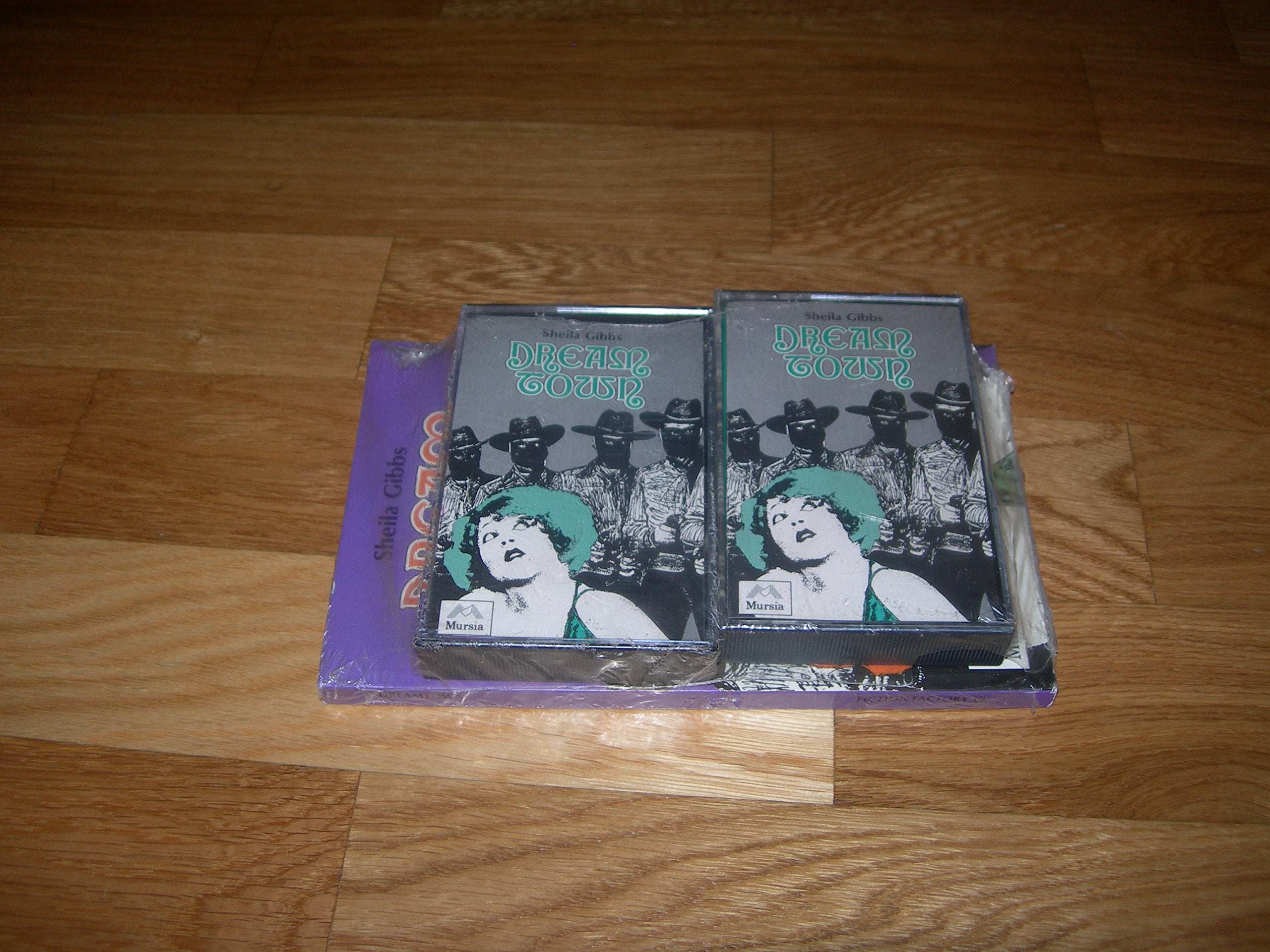 Dream town. Con 2 audiocassette (Fiction Factory) Professional & Reference Books