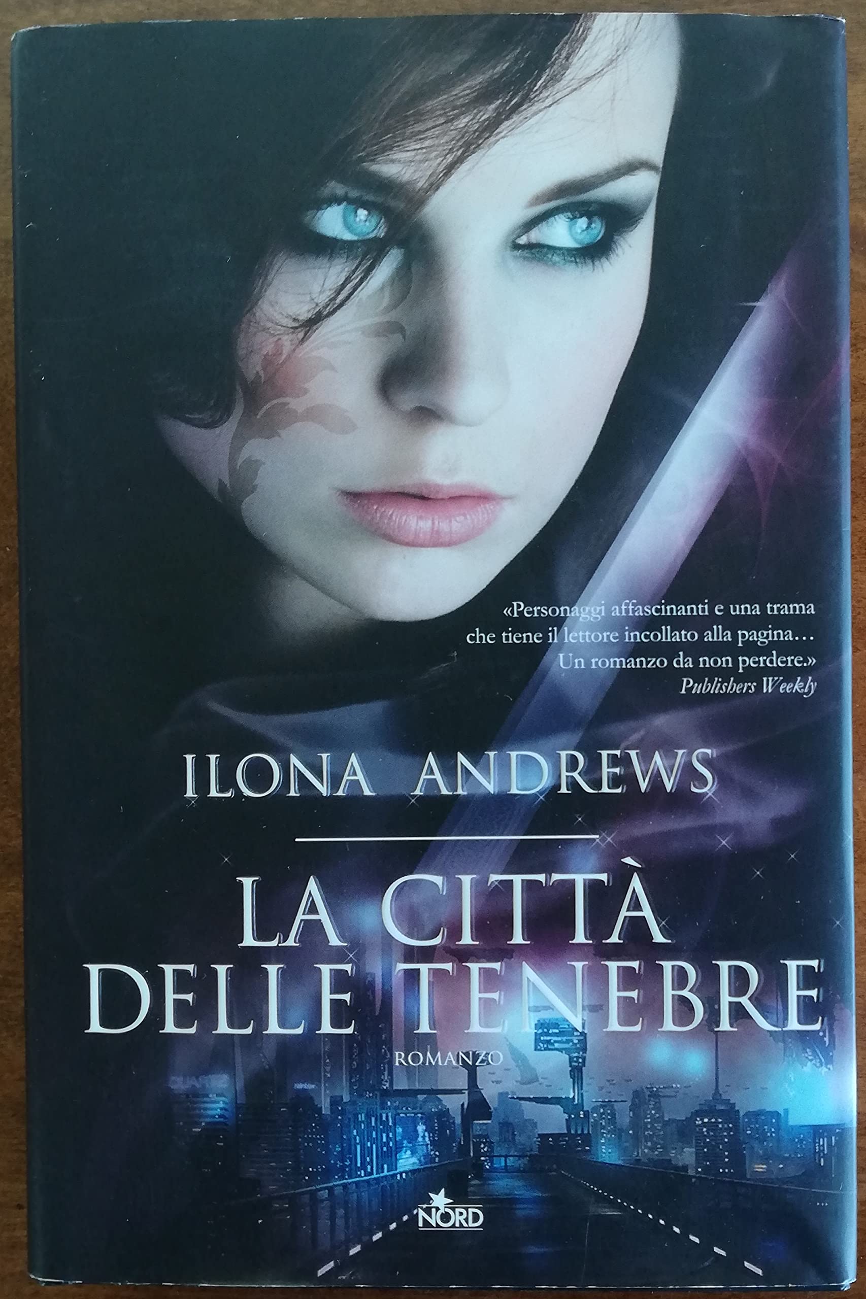 La città delle tenebre (Narrativa Nord) Contemporary literature