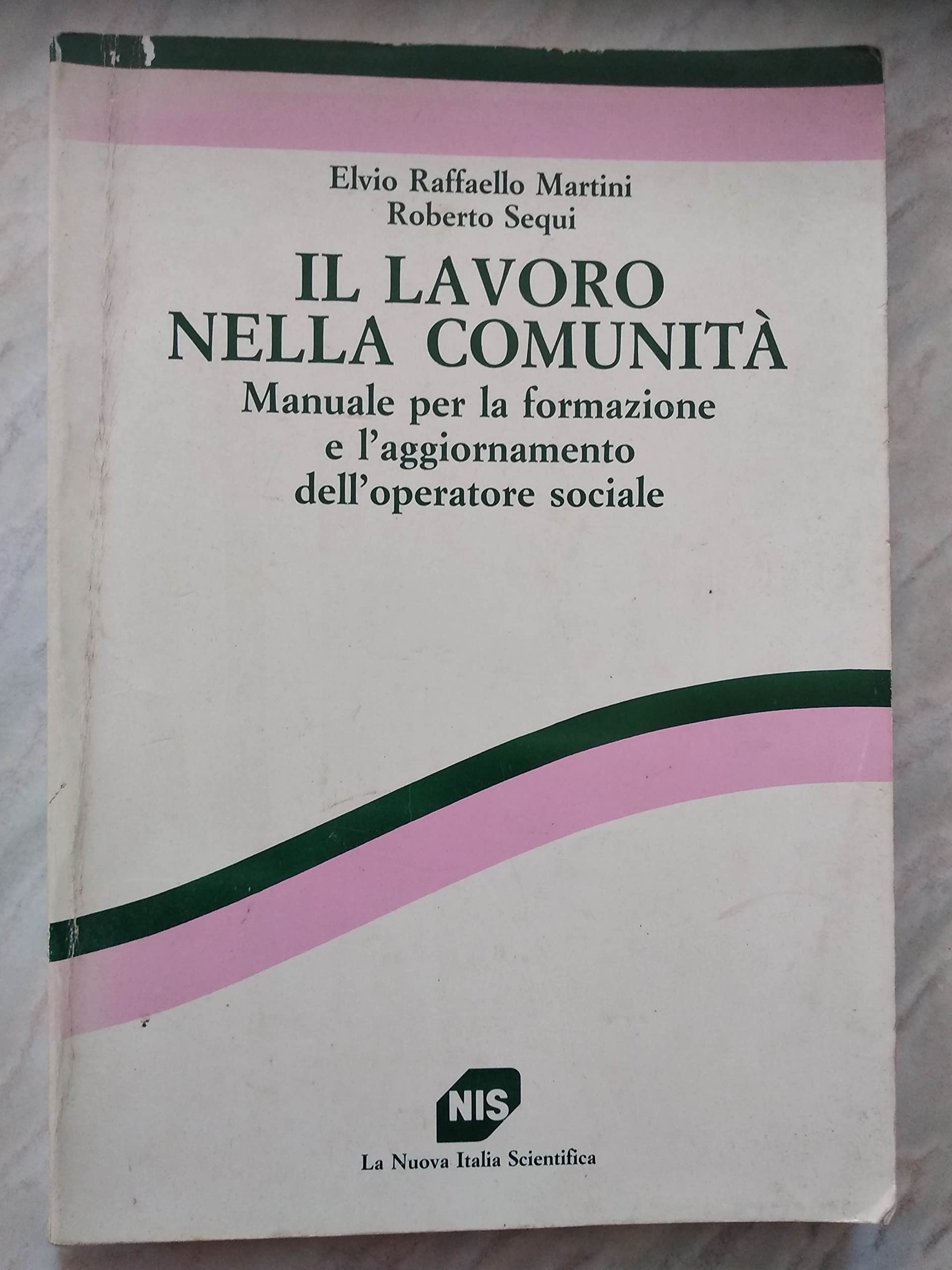Il lavoro nella comunità. Manuale per la formazione e l'aggiornamento dell'operatore sociale book