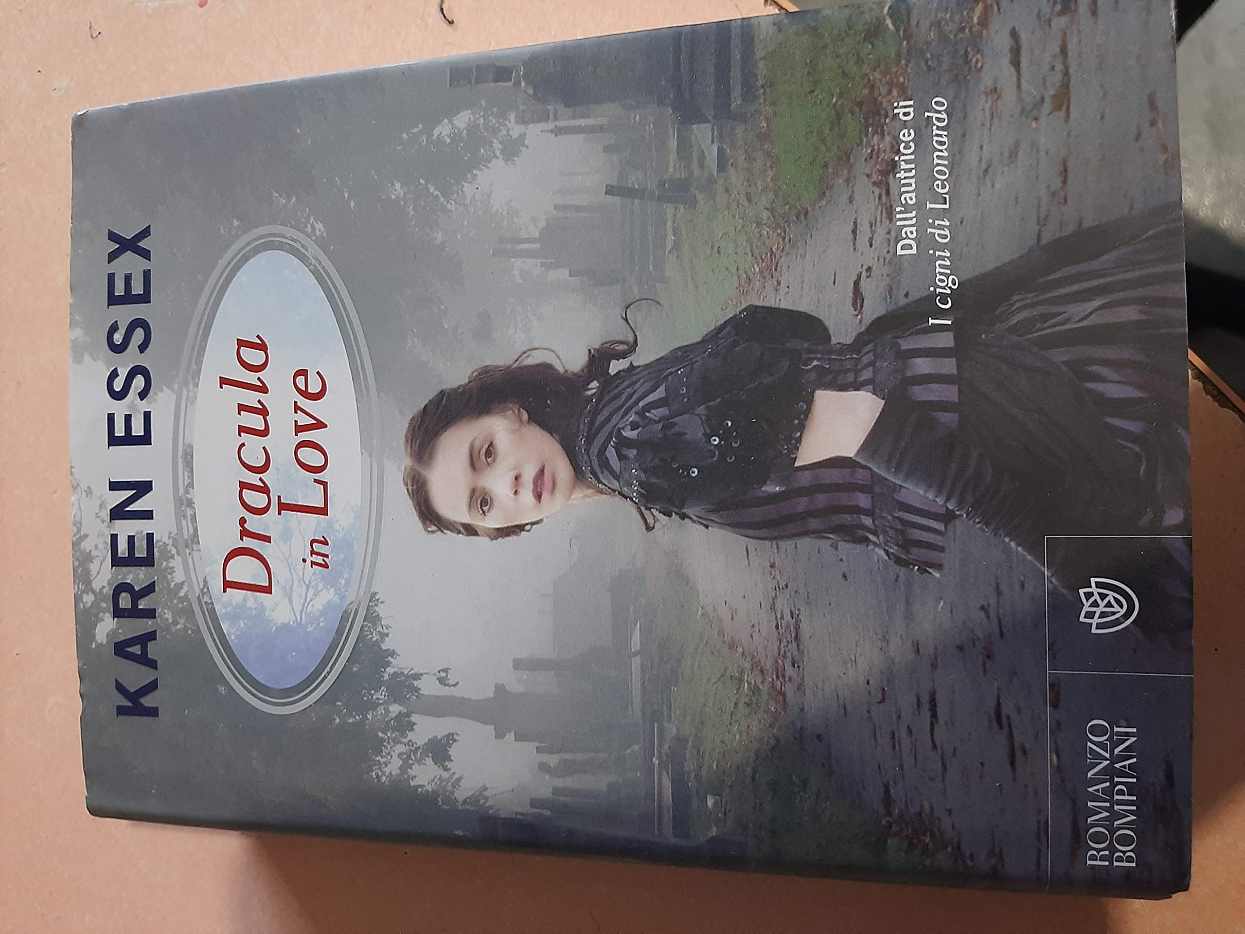 Dracula in love Horror & Mystery