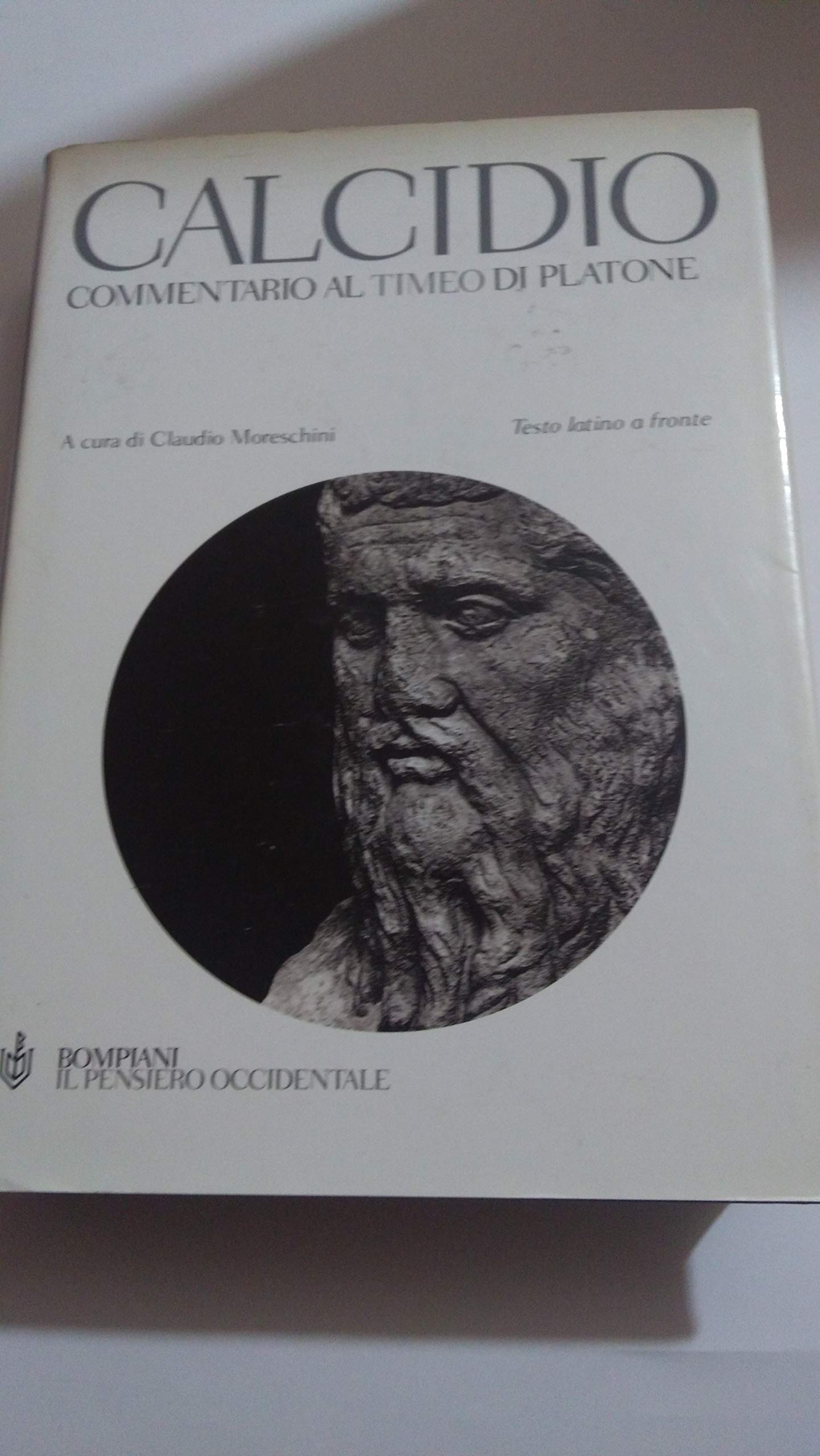 Commentario al Timeo di Platone. Testo latino a fronte book