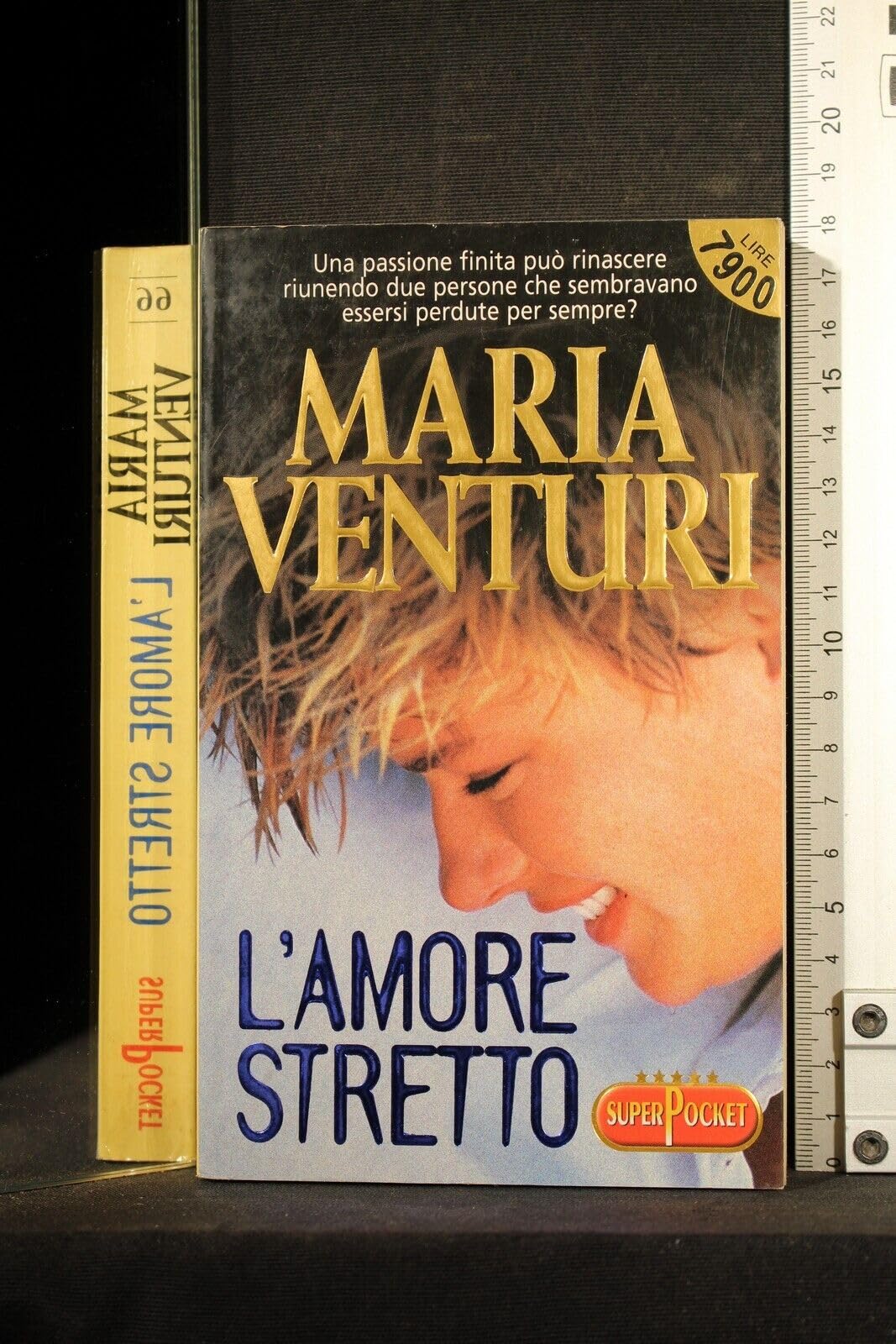 L'amore stretto (Superpocket. Best seller) Contemporary literature Books