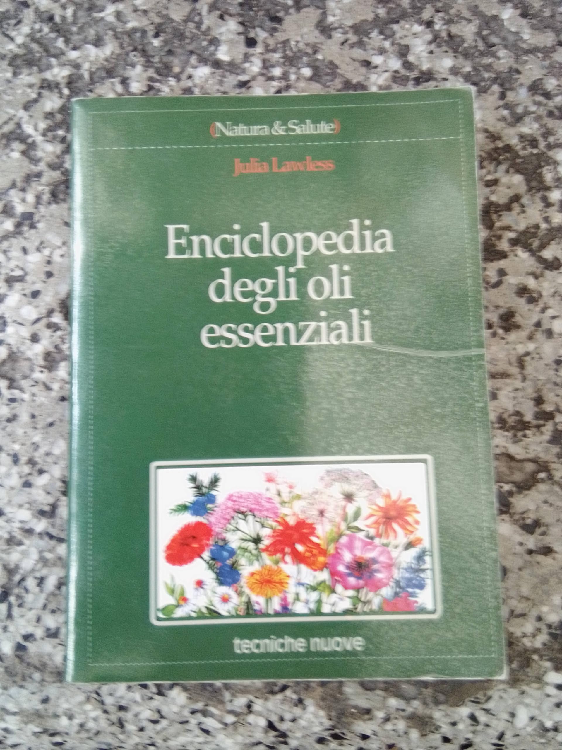 Enciclopedia degli oli essenziali book