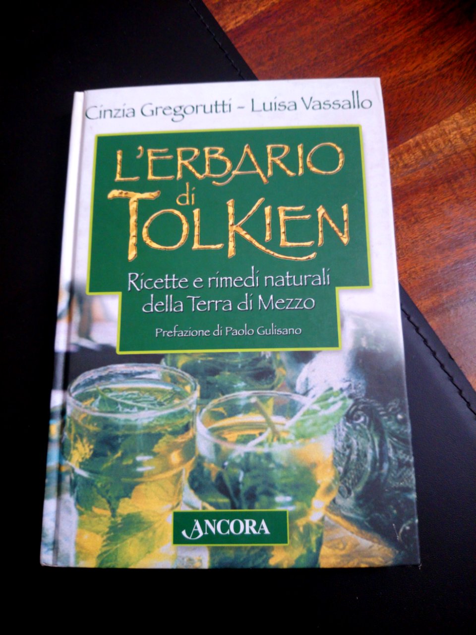 L'erbario di Tolkien. Ricette e rimedi naturali della Terra di Mezzo book