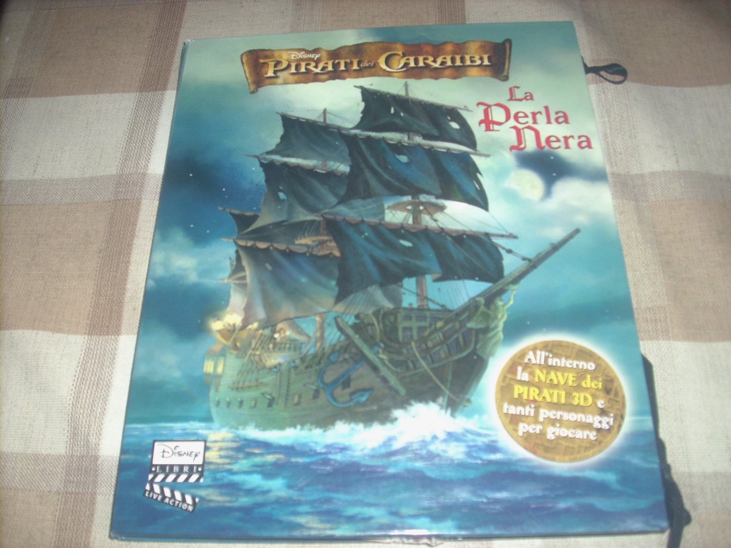 Pirati dei Caraibi. La perla nera. Libro pop-up. Ediz. illustrata book