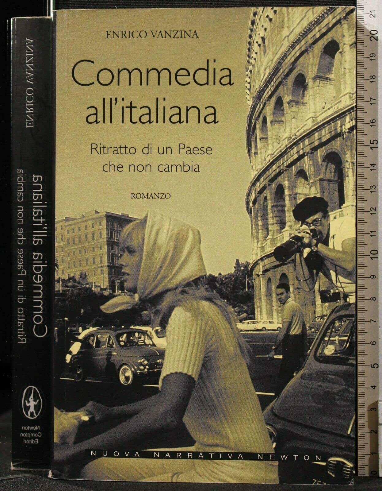 Commedia all'italiana. Ritratto di un'Italia che non cambia (Nuova narrativa Newton) Books