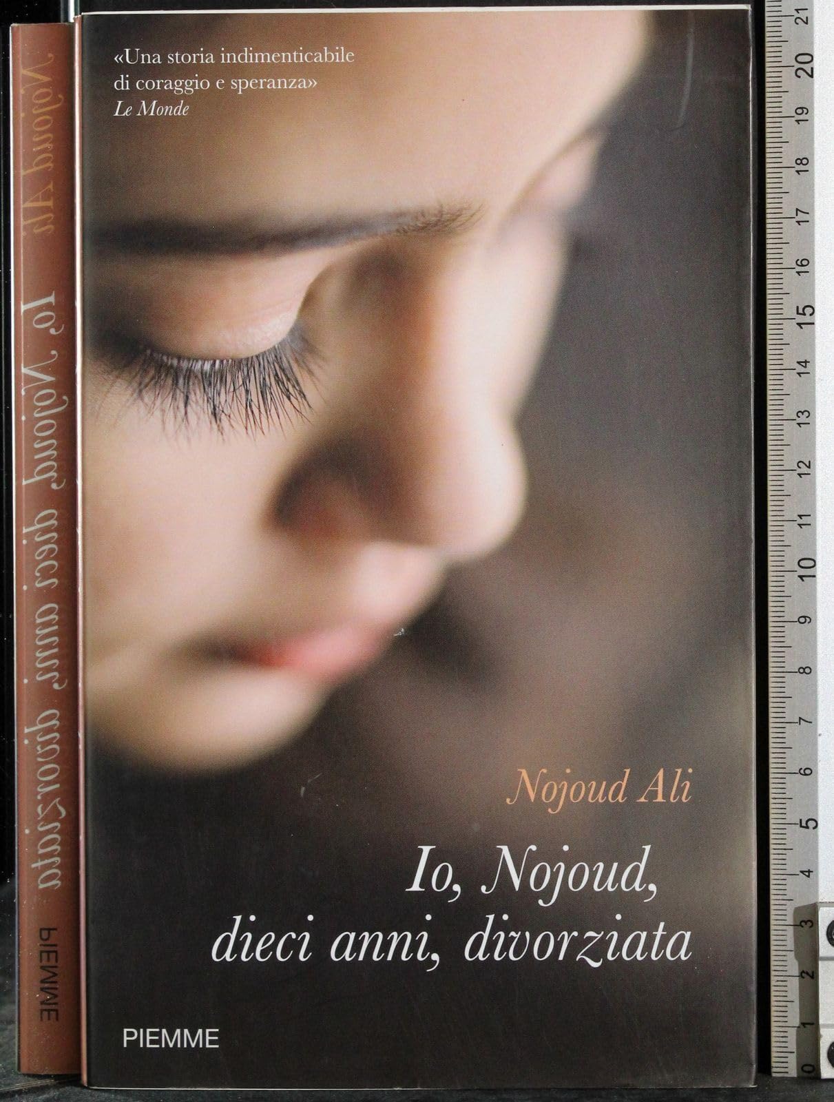 Io, Nojoud, dieci anni, divorziata book