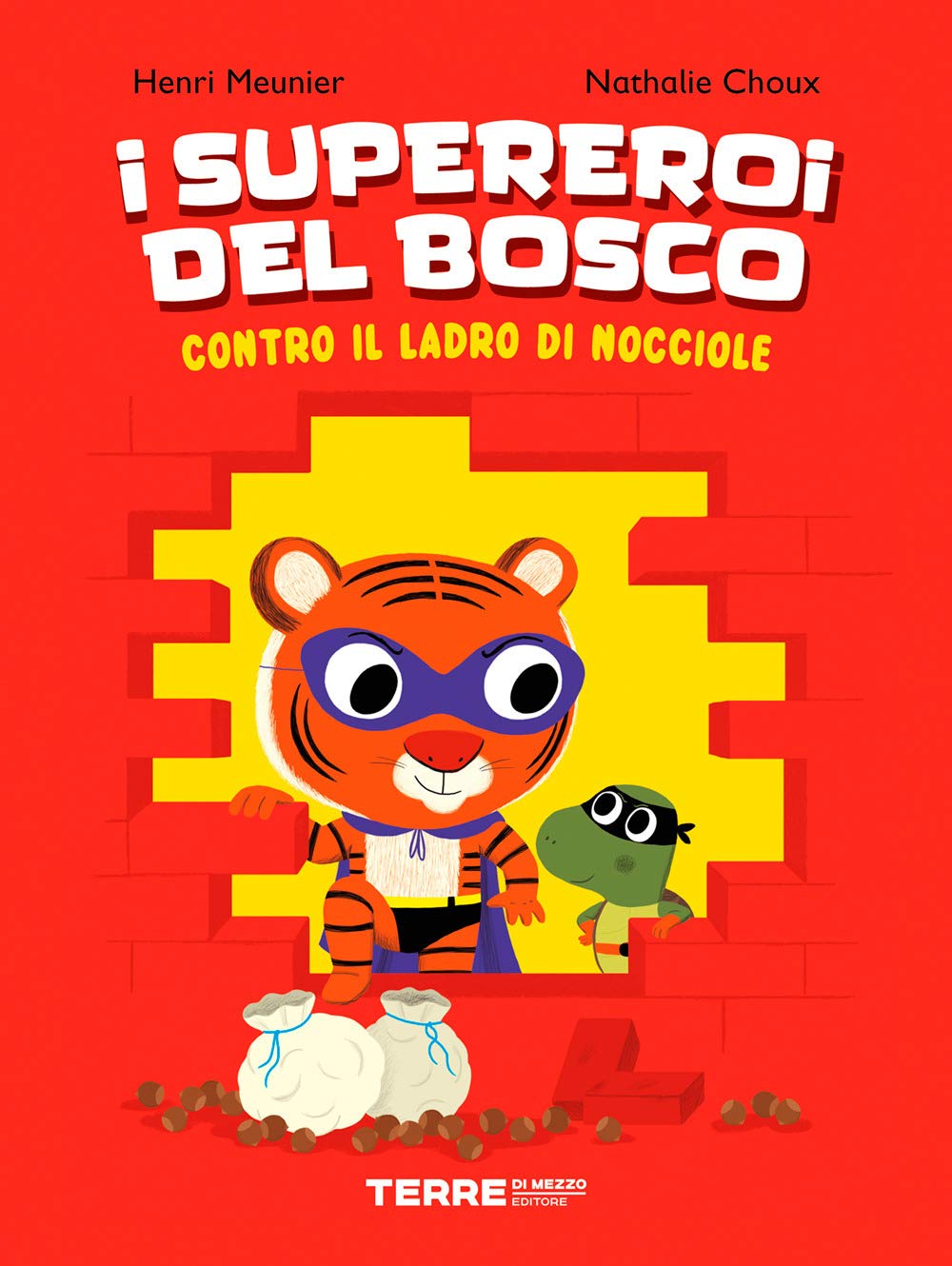 I supereroi del bosco contro il ladro di nocciole. Ediz. a colori book