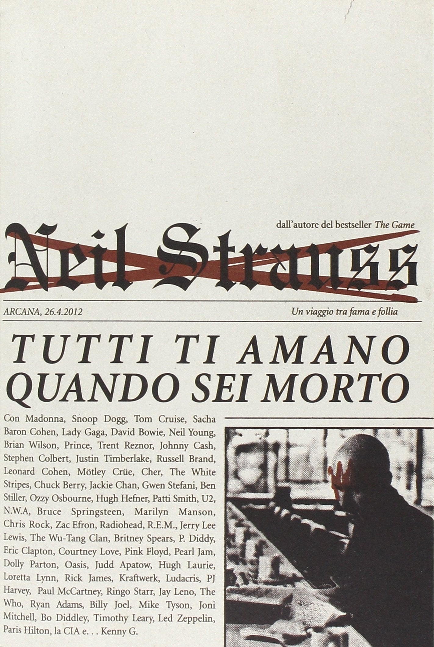 Tutti ti amano quando sei morto. Un viaggio tra fama e follia book
