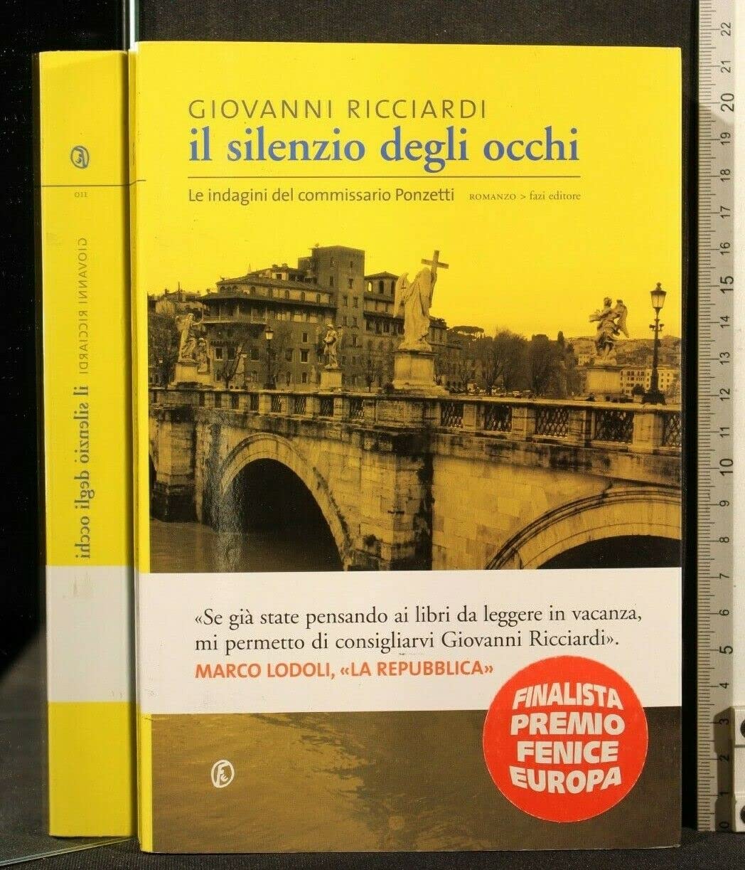 Il silenzio degli occhi. Le indagini del commissario Ponzetti Contemporary literature