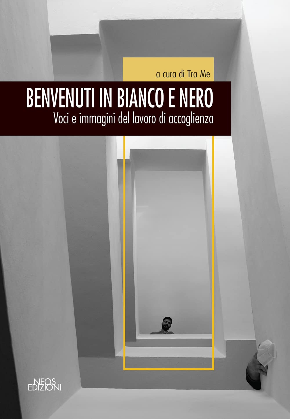 Benvenuti in bianco e nero. Voci e immagini del lavoro di accoglienza book
