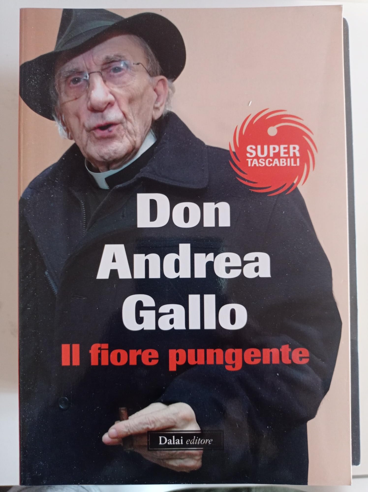 Il fiore pungente. Il prete che si è scoperto uomo book