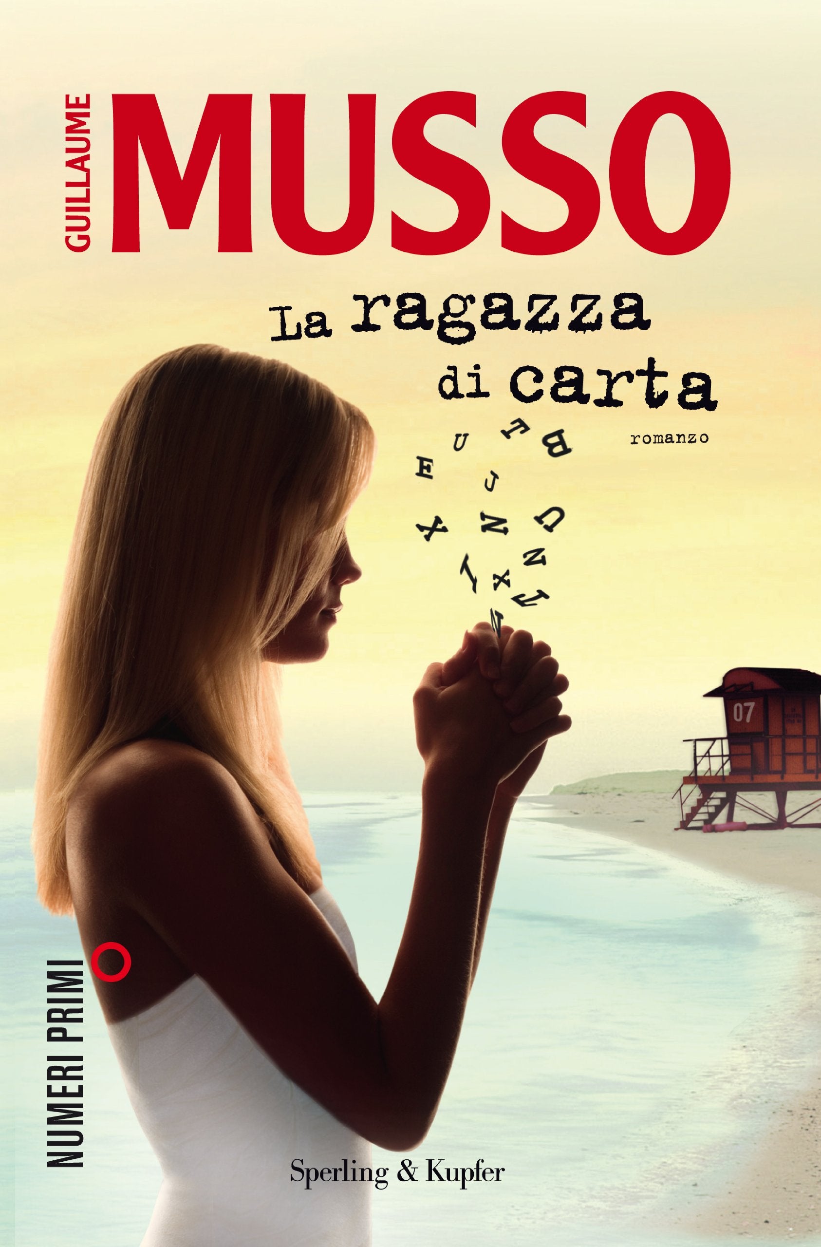 La ragazza di carta. Ediz. illustrata book