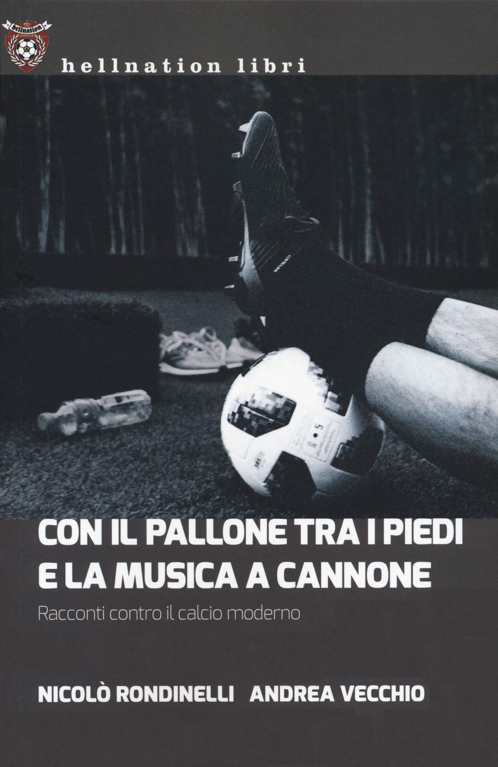 Con il pallone tra i piedi e la musica a cannone. Racconti contro il calcio moderno book