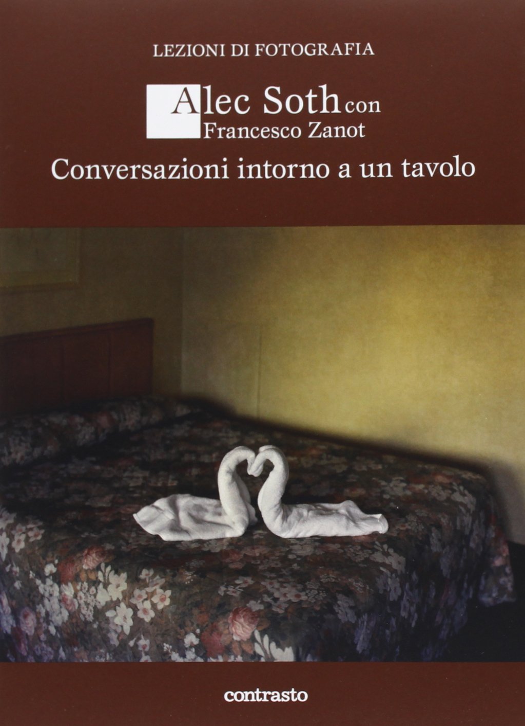 Conversazioni intorno a un tavolo. Ediz. illustrata book