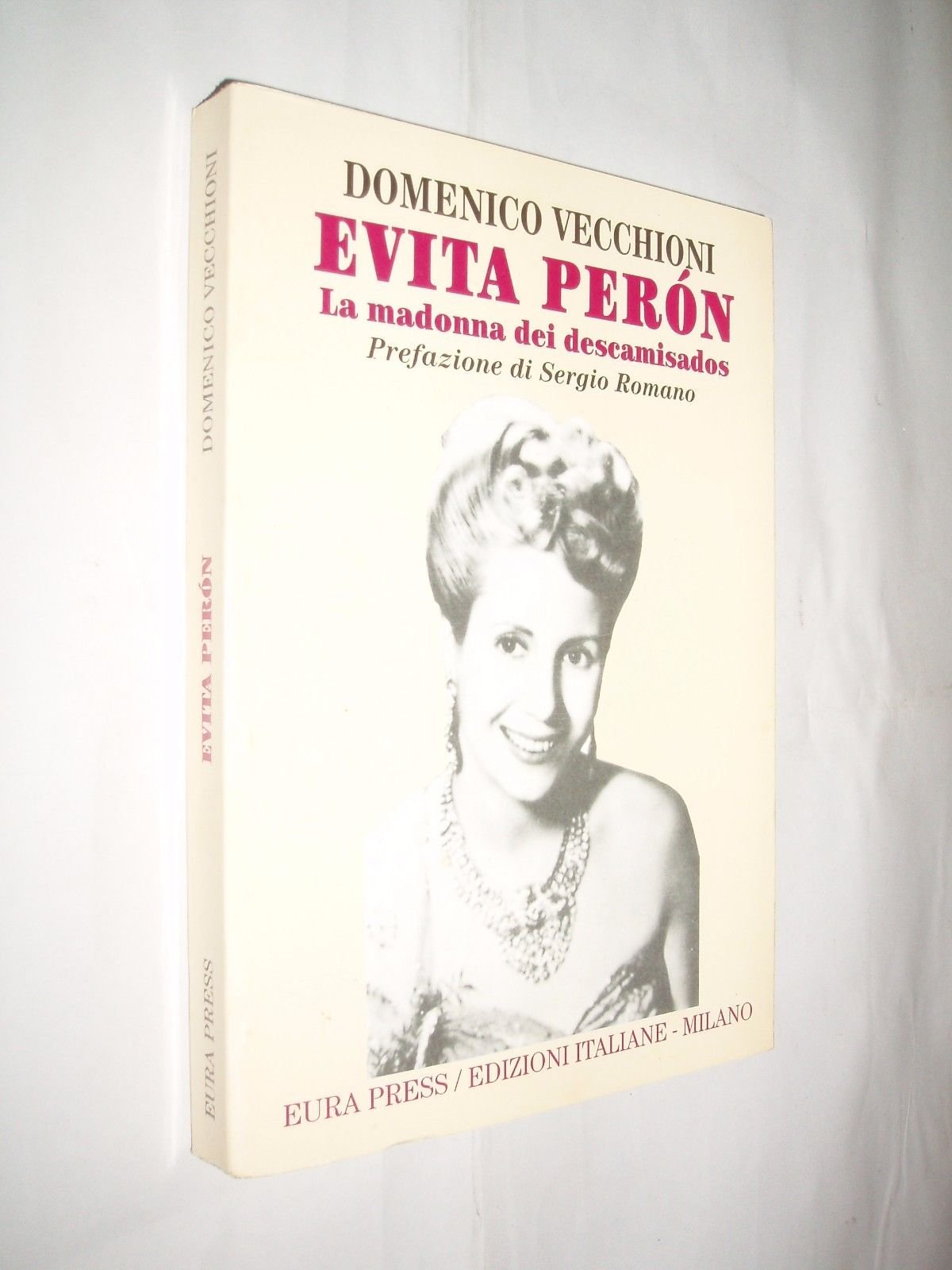 Evita Peron. La madonna dei descamisados book