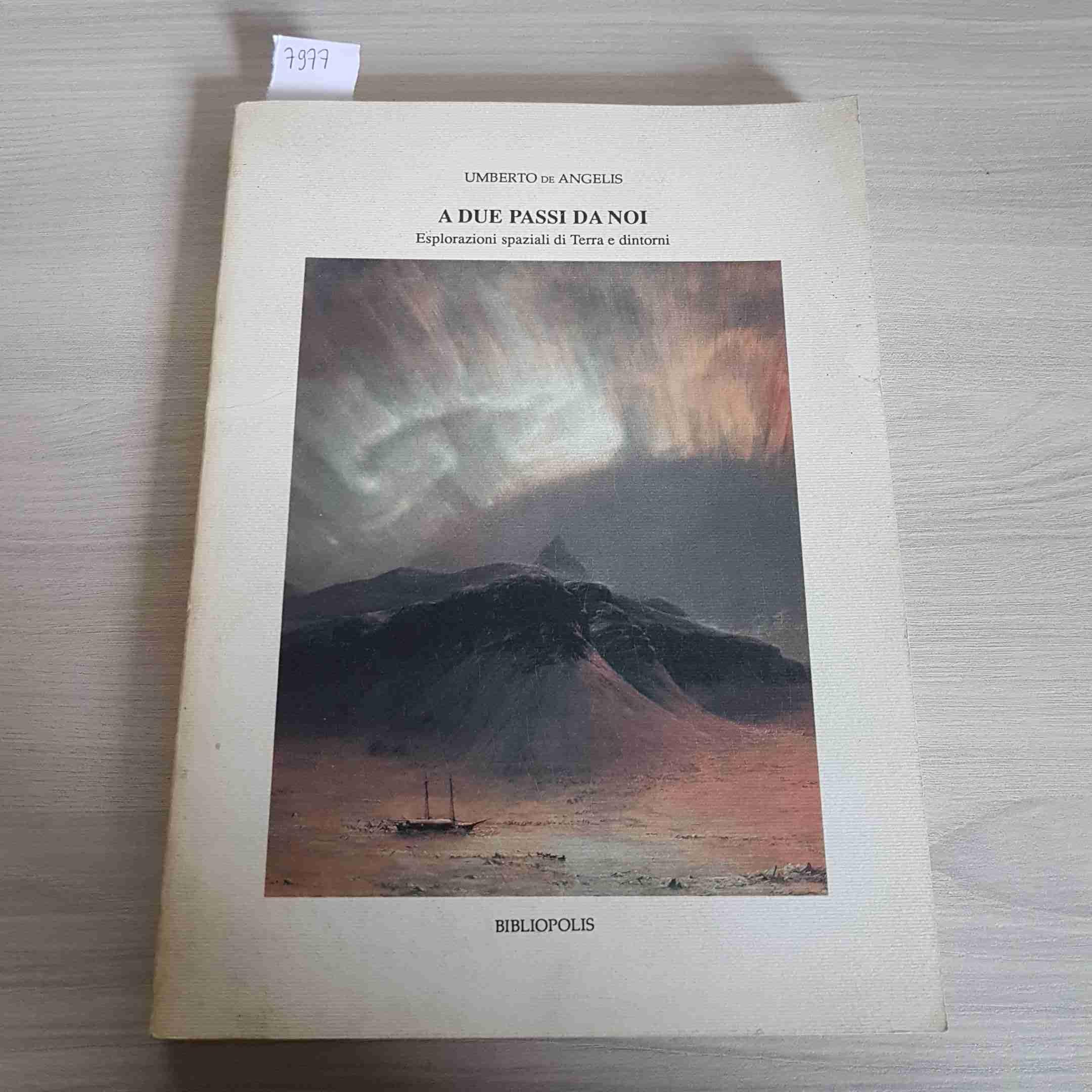 A due passi da noi. Esplorazioni spaziali di terra e dintorni book
