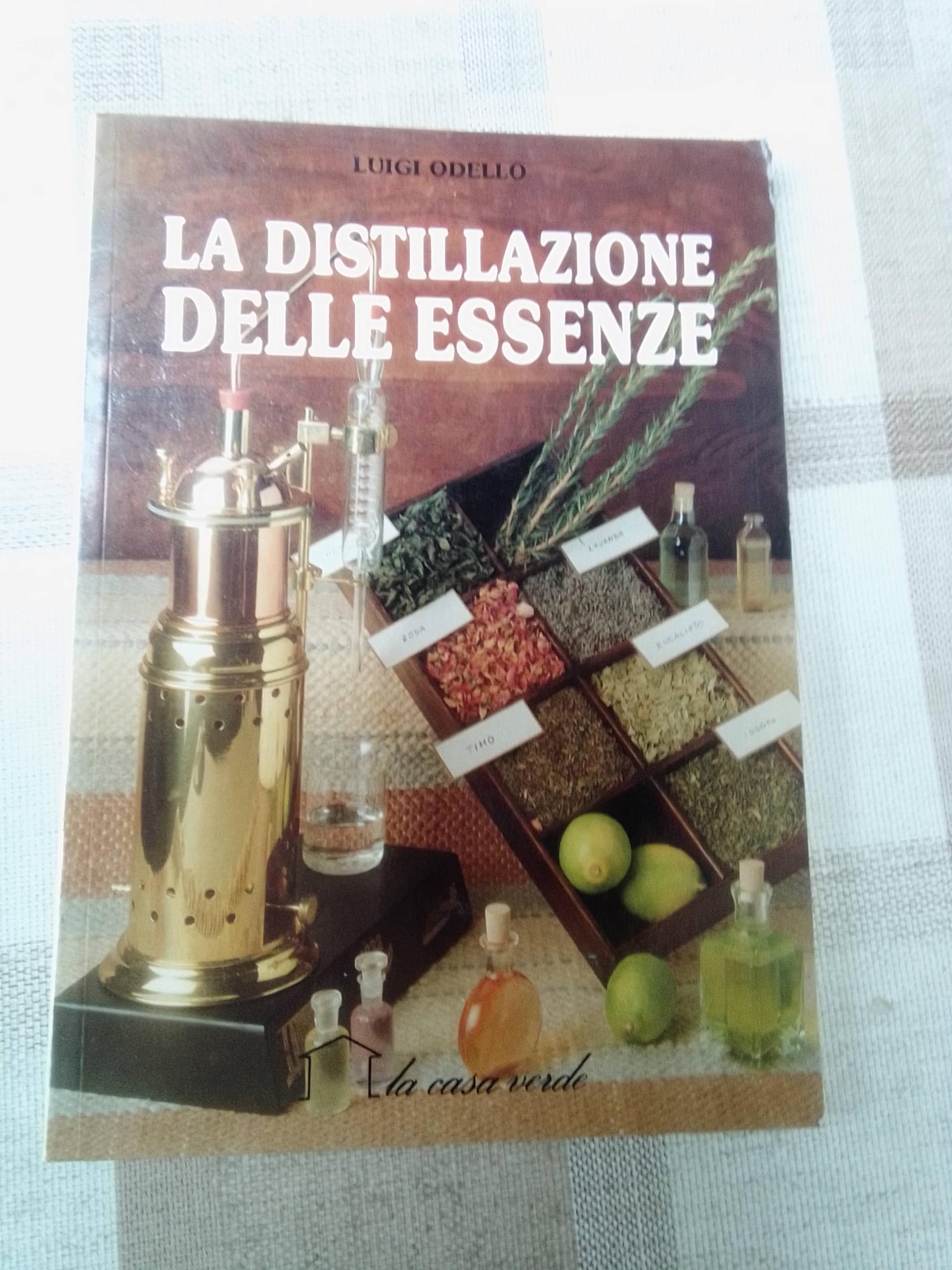 La distillazione delle essenze book