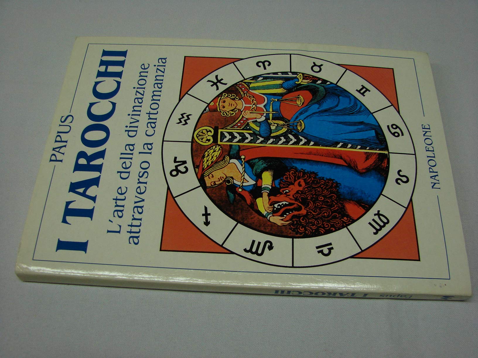 I tarocchi. L'arte della divinazione attraverso la cartomanzia book