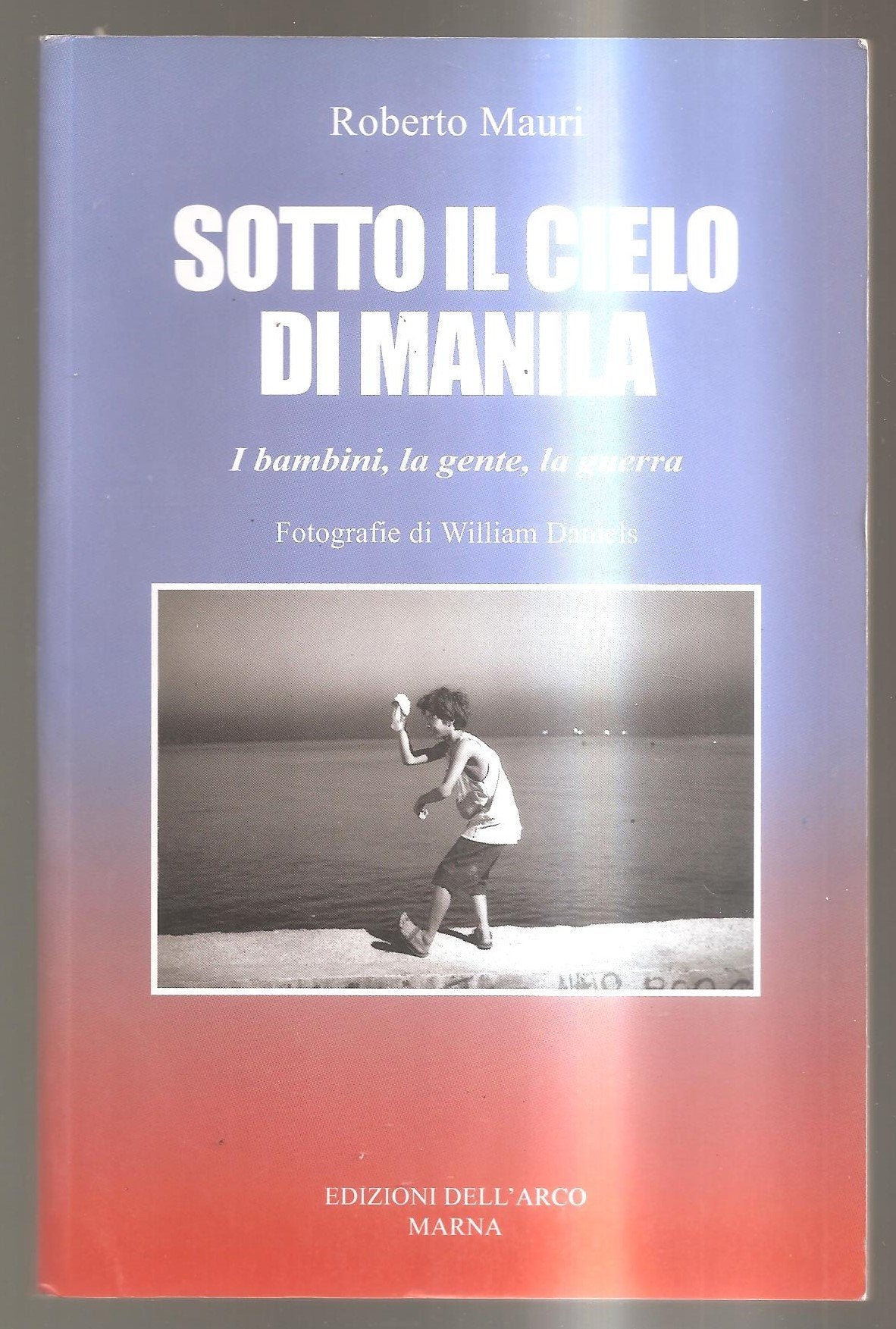 Sotto il cielo di Manila book