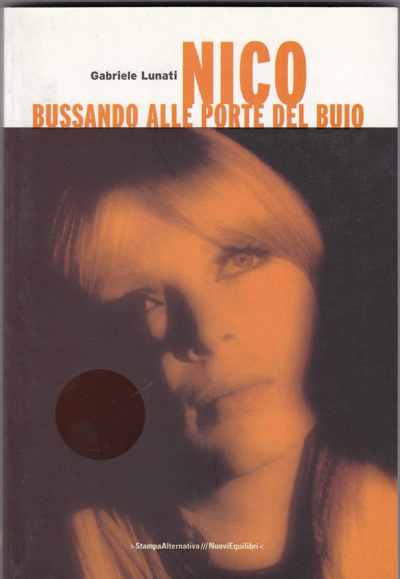 Nico, bussando alle porte del buio book