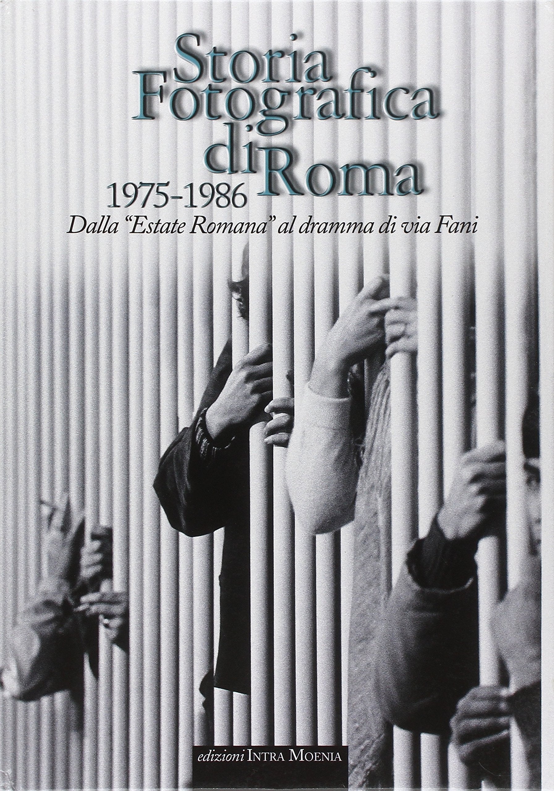 Storia fotografica di Roma 1975-1986. Dall'«Estate romana» al dramma di via Fani. Ediz. illustrata book