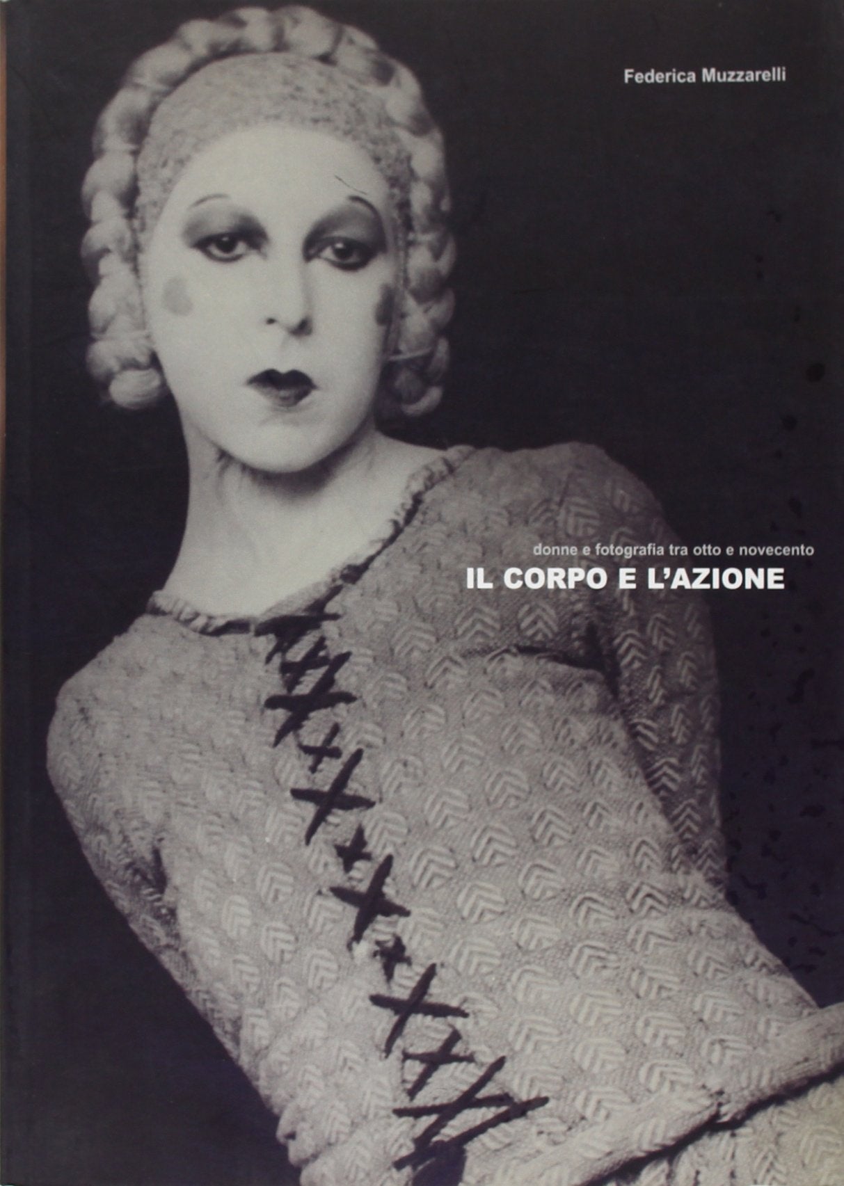 Il corpo e l'azione. Donne e fotografia tra Otto e Novecento. Ediz. illustrata book