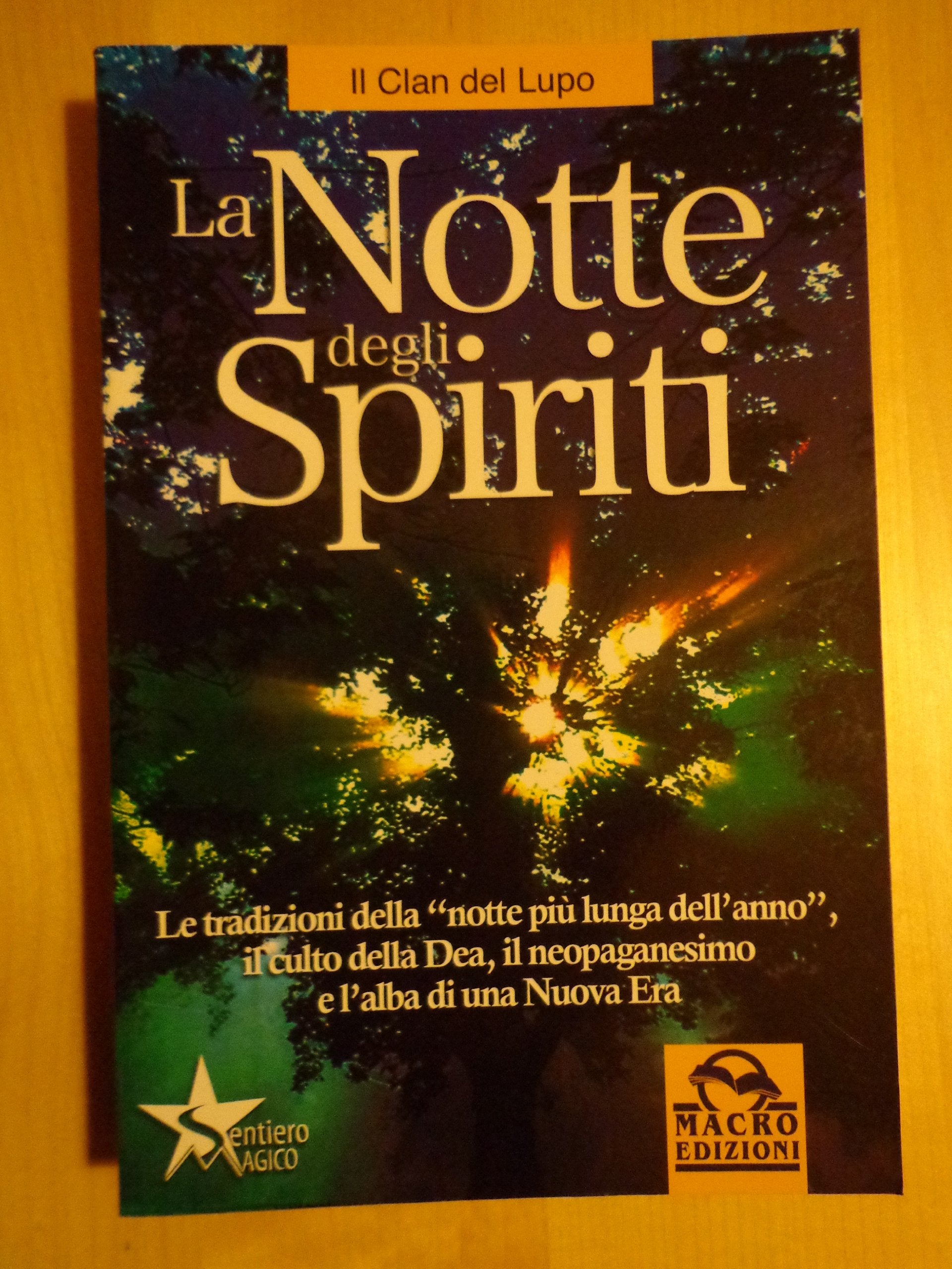 La notte degli spiriti. Le tradizioni della notte più lunga dell'anno, il culto della dea, il neo paganesimo (Sentiero magico) Religion & Esotericism