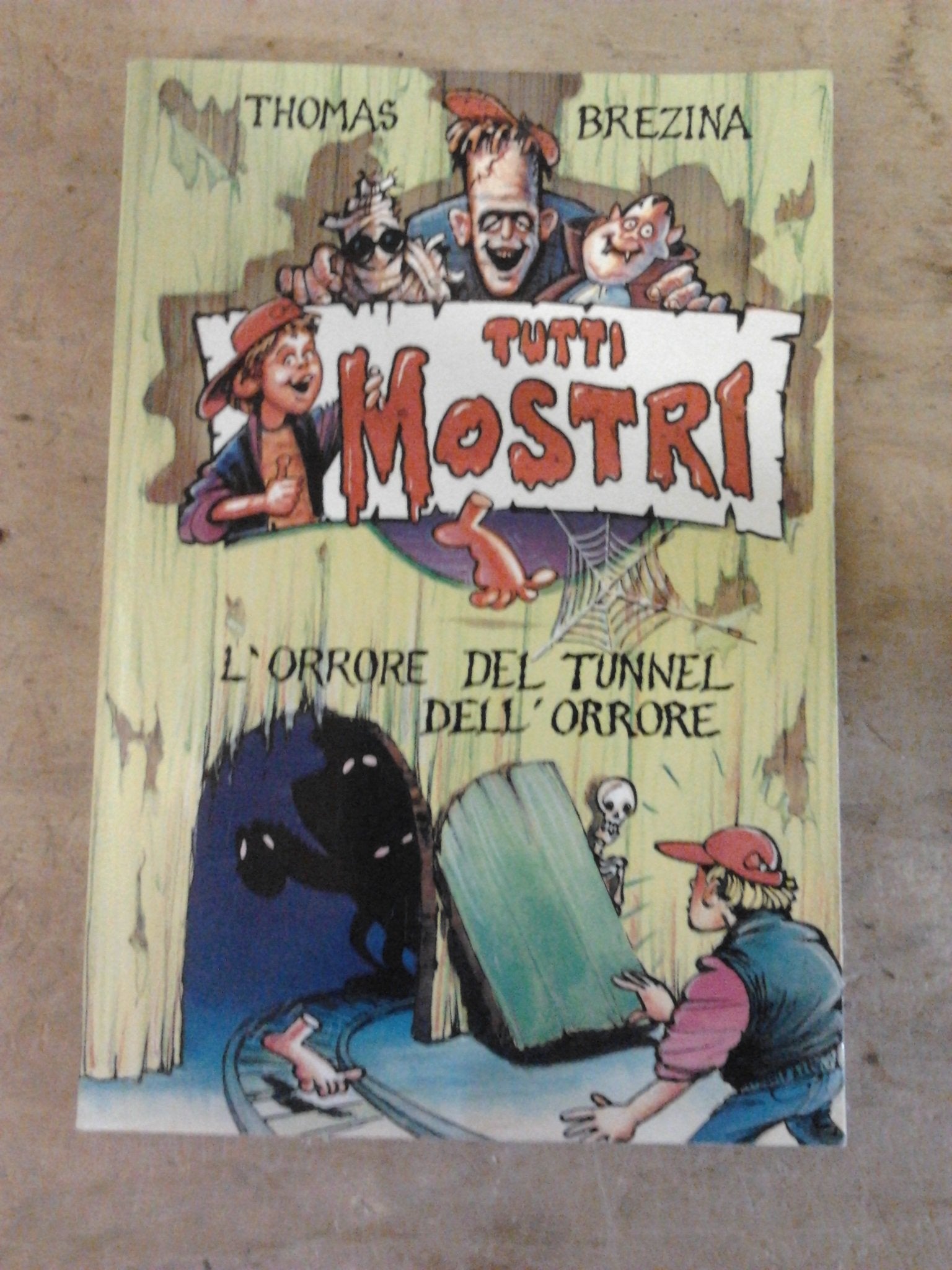 L'orrore del tunnel dell'orrore (Tutti mostri) Books
