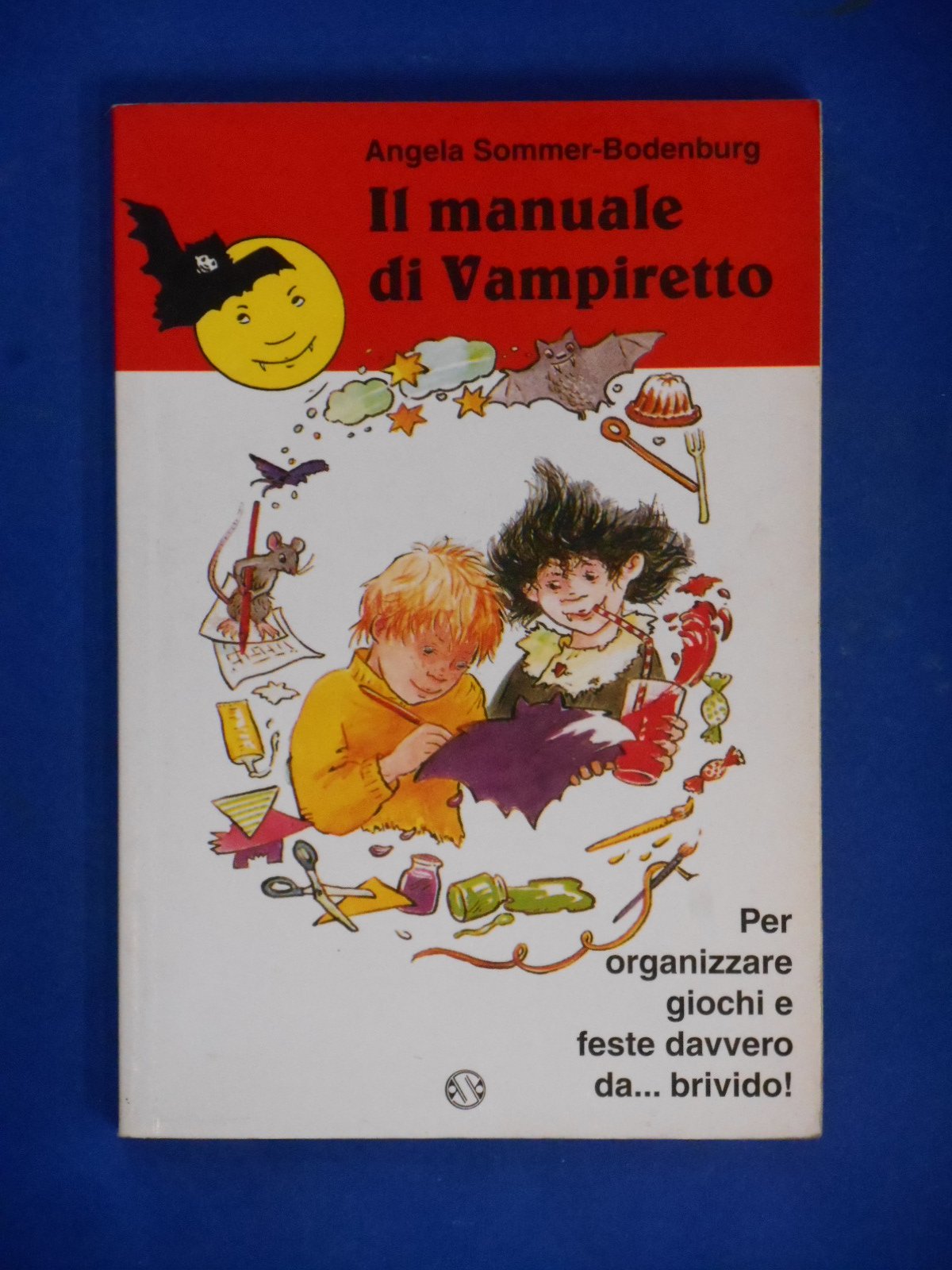 Il manuale di Vampiretto. Per organizzare giochi e feste davvero da... Brivido! book