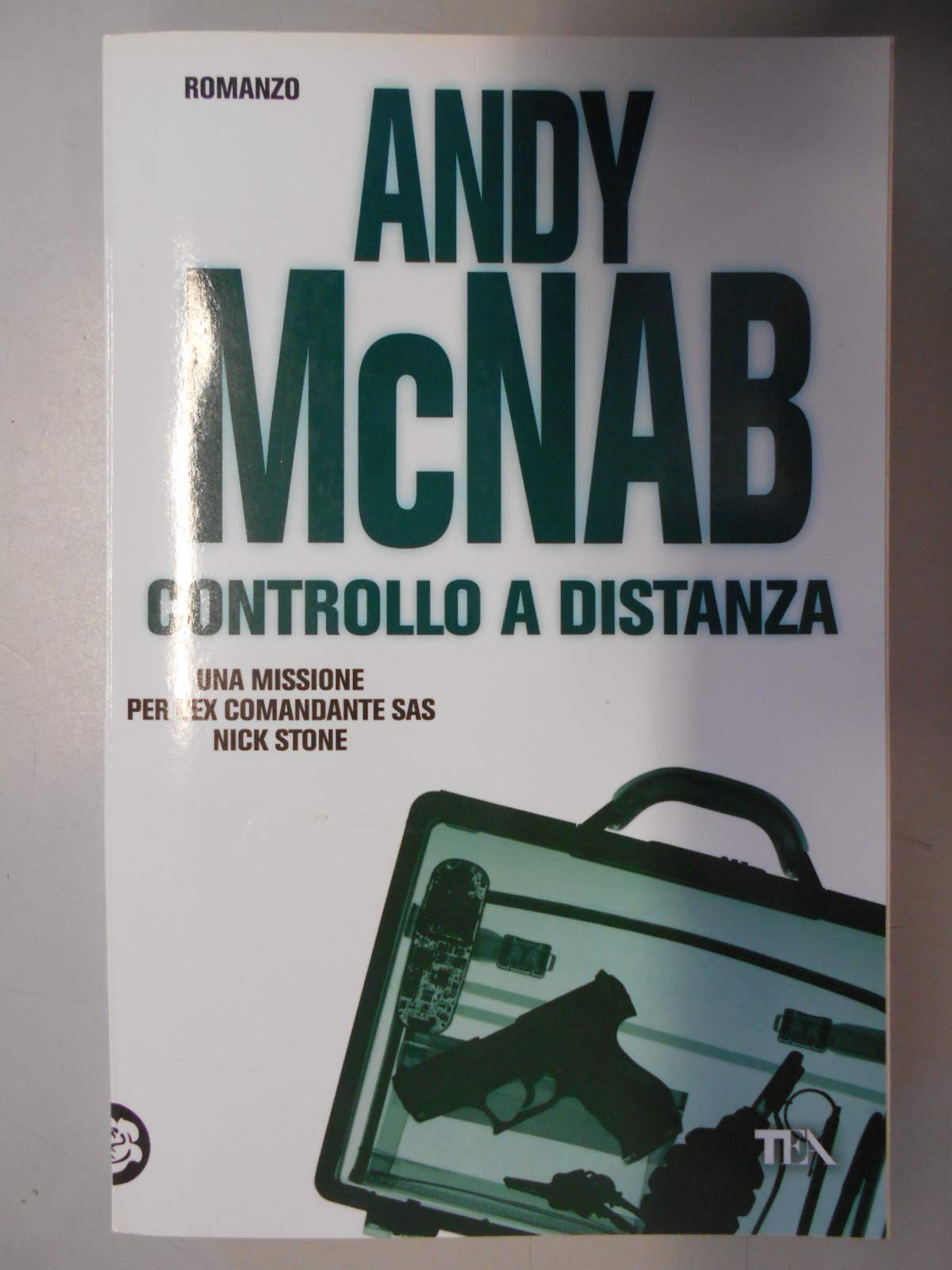 Controllo a distanza Contemporary literature Books