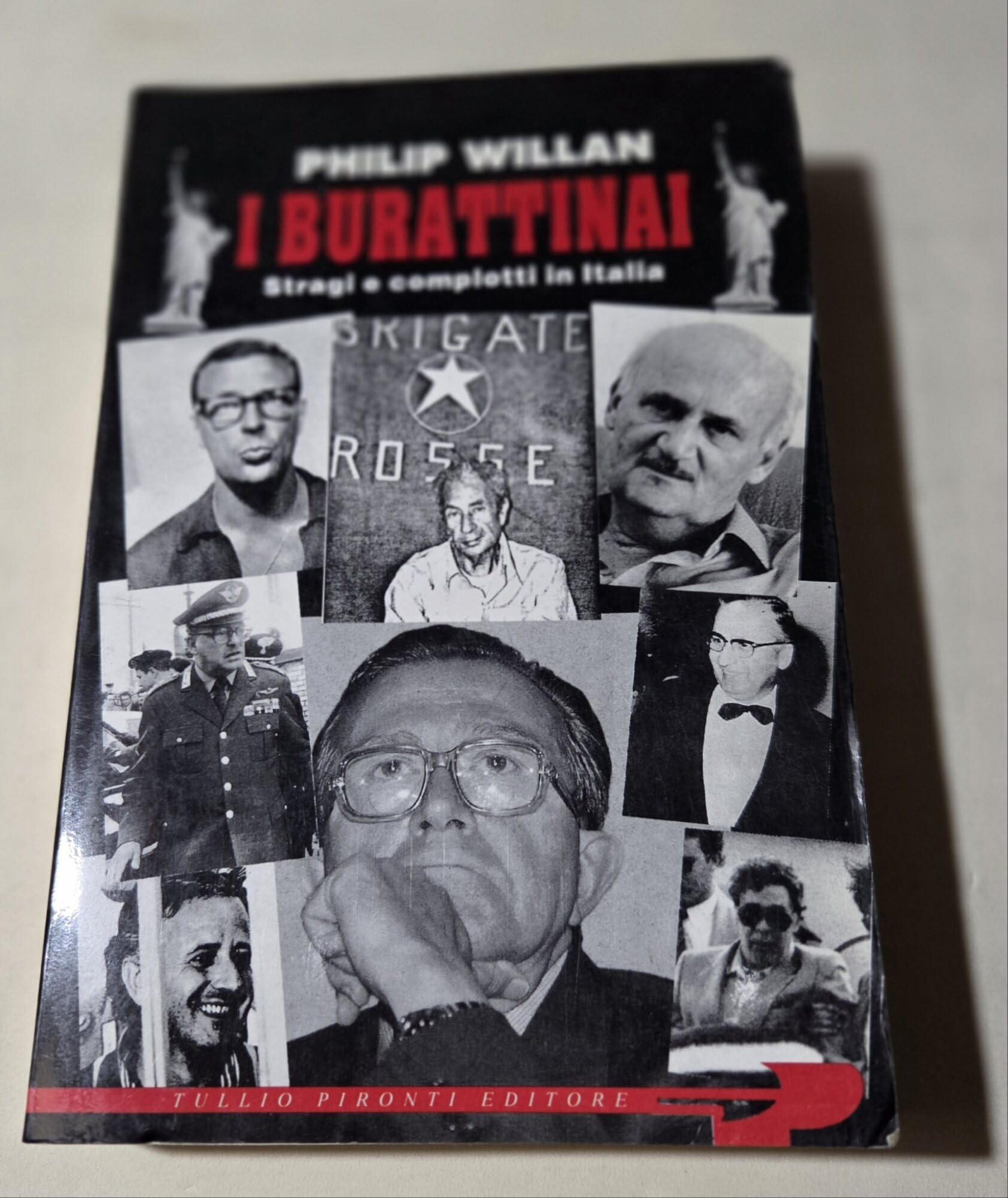 I burattinai. Stragi e complotti in Italia book