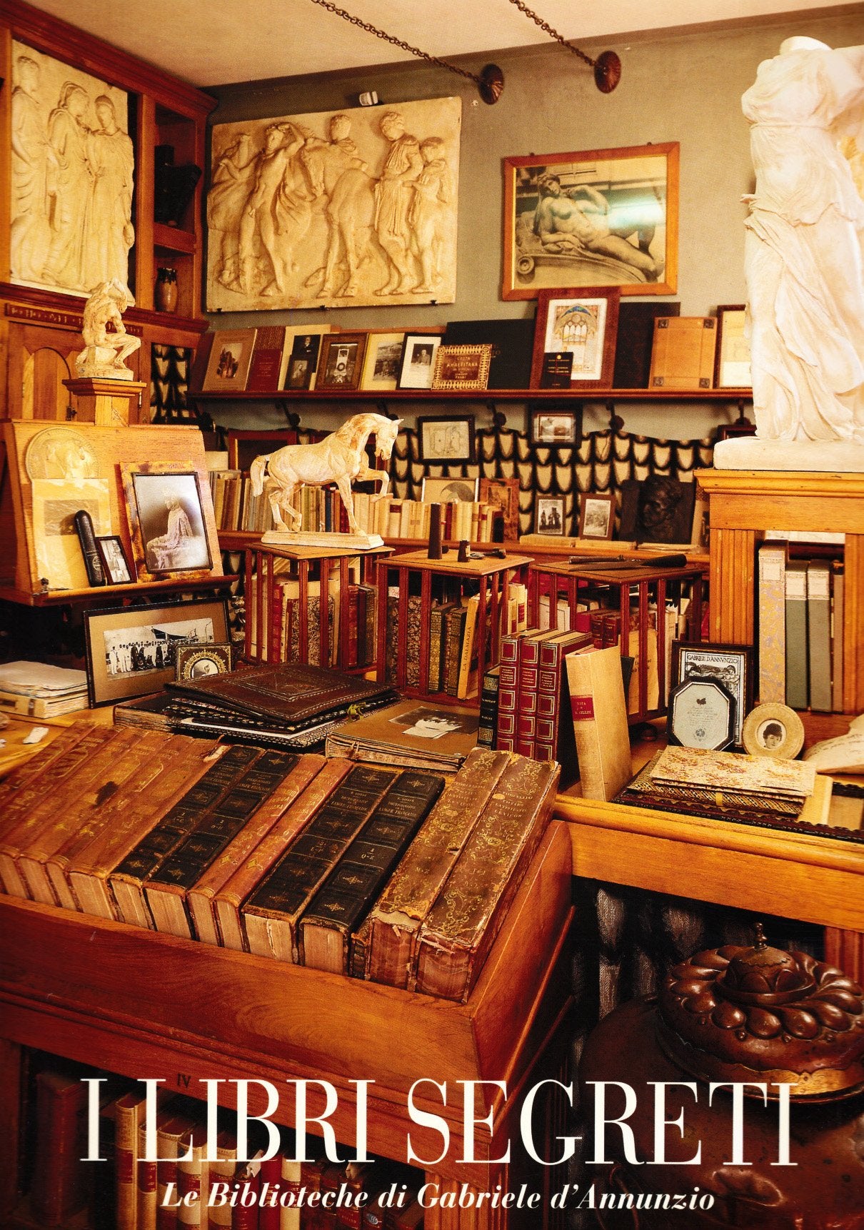 I libri segreti. Le biblioteche di Gabriele D'Annunzio book