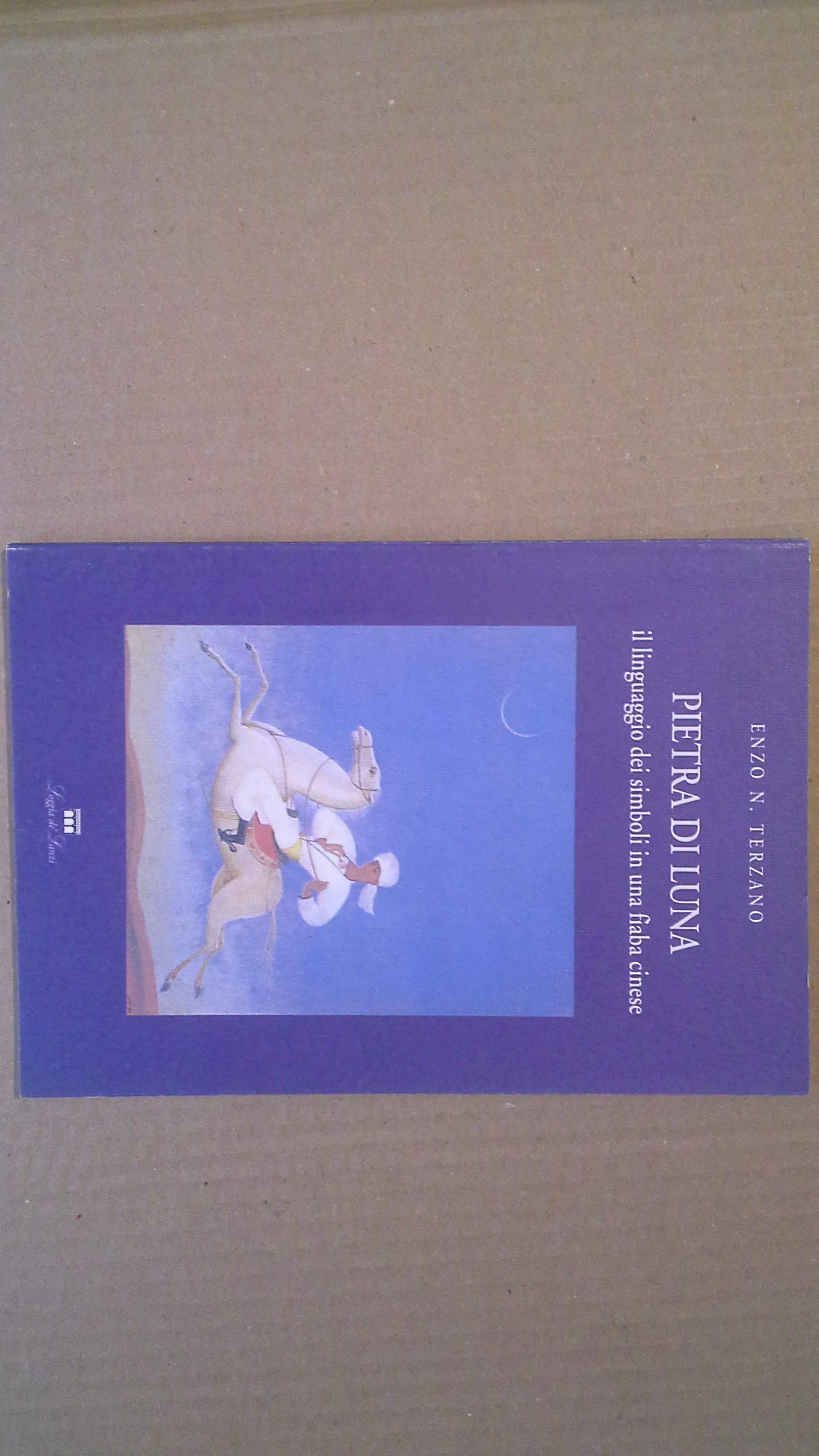 Pietra di luna. Teoria di un simbolo in una fiaba cinese book