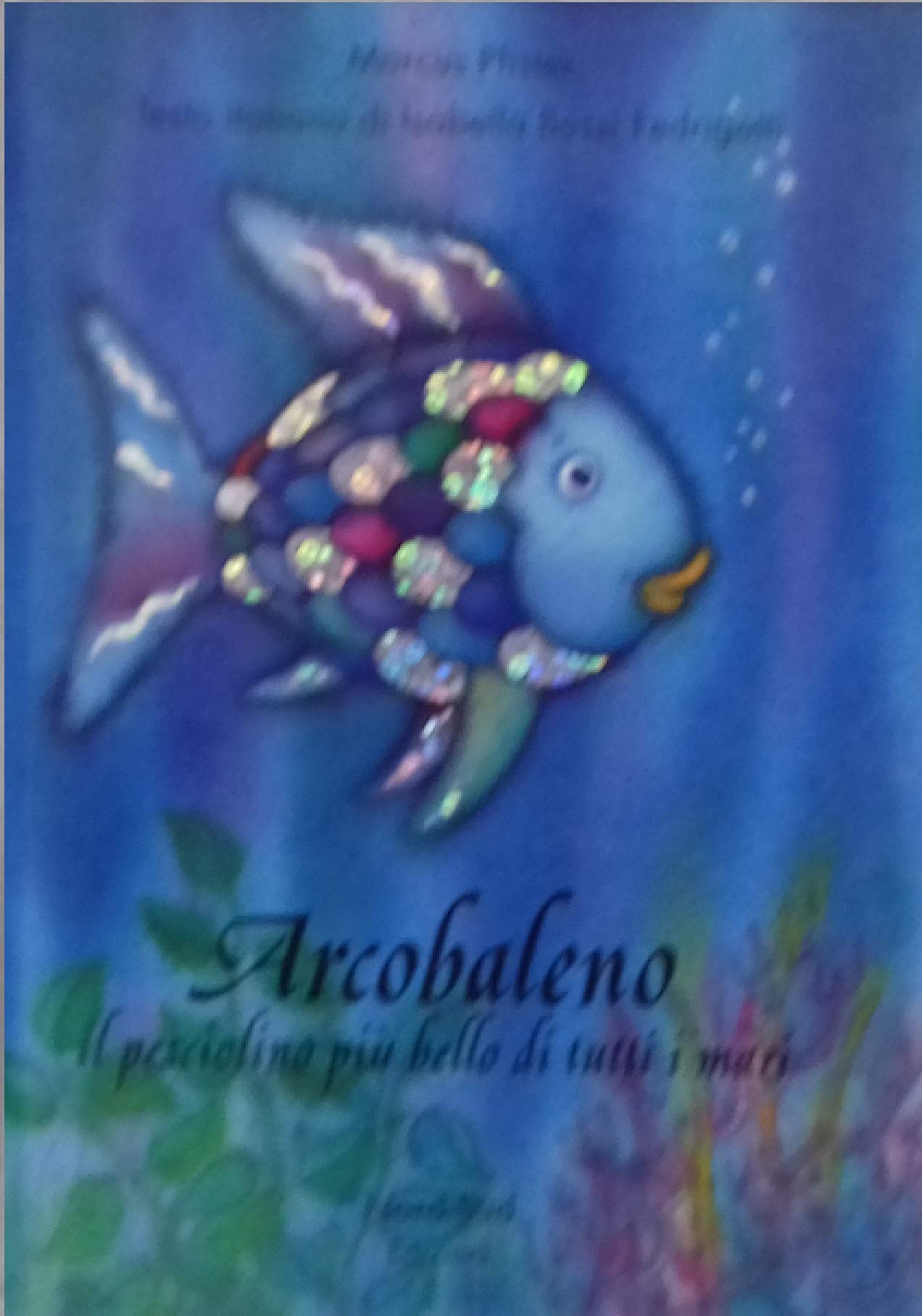 Arcobaleno, il pesciolino più bello di tutti i mari. Ediz. illustrata book