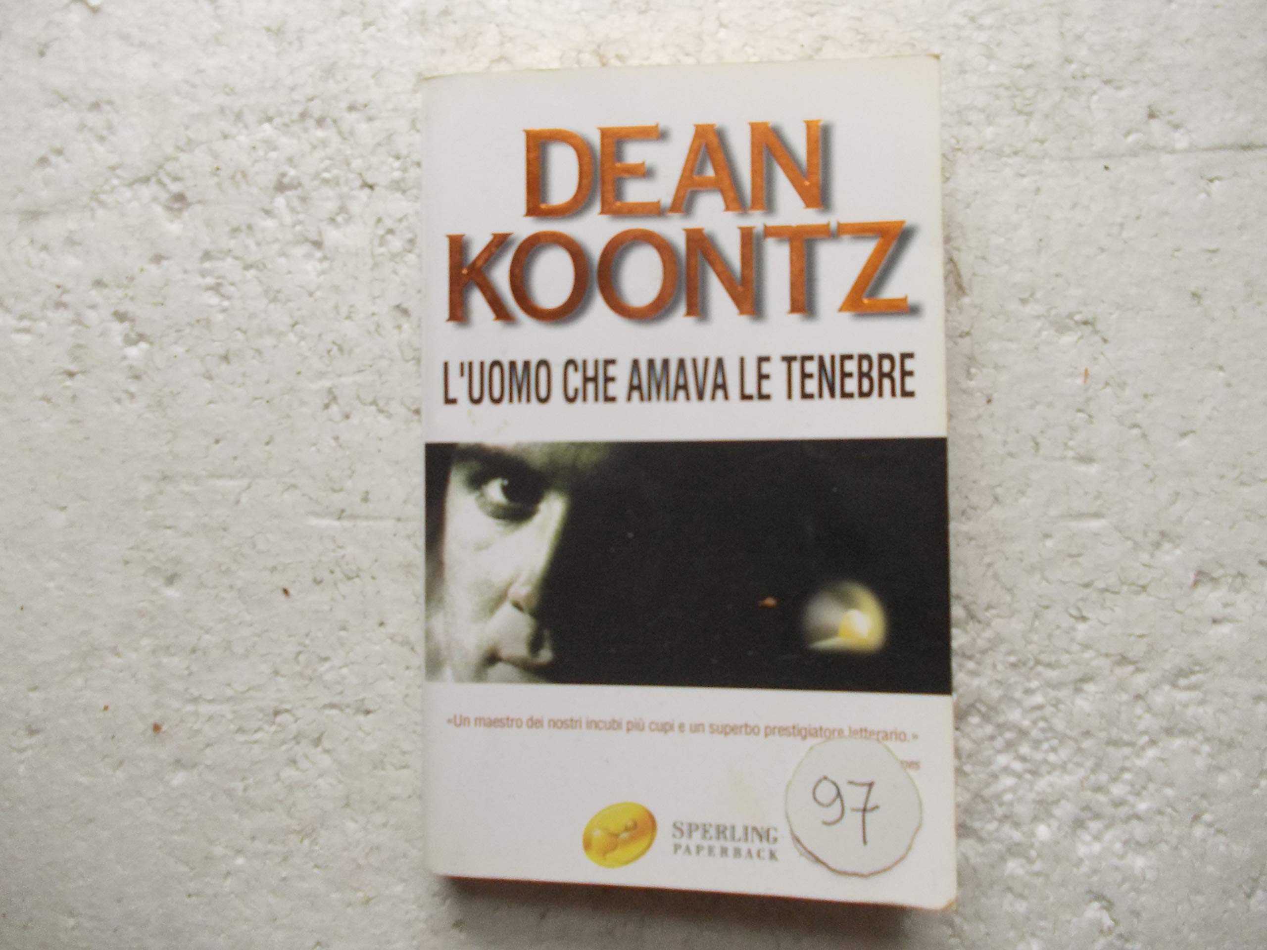 L'uomo che amava le tenebre (Super bestseller) Contemporary literature