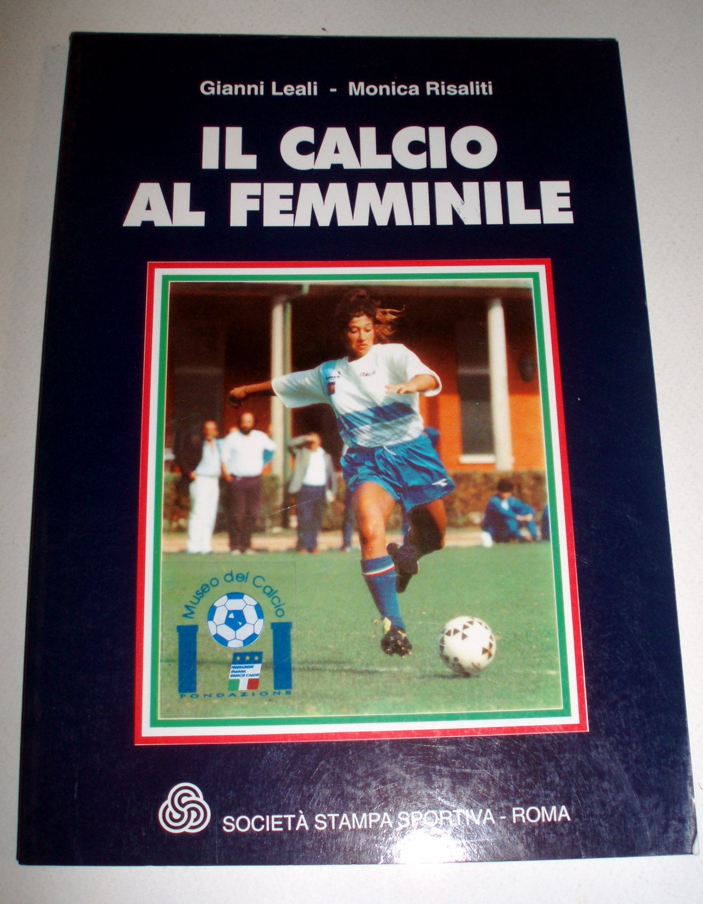 Il calcio al femminile book