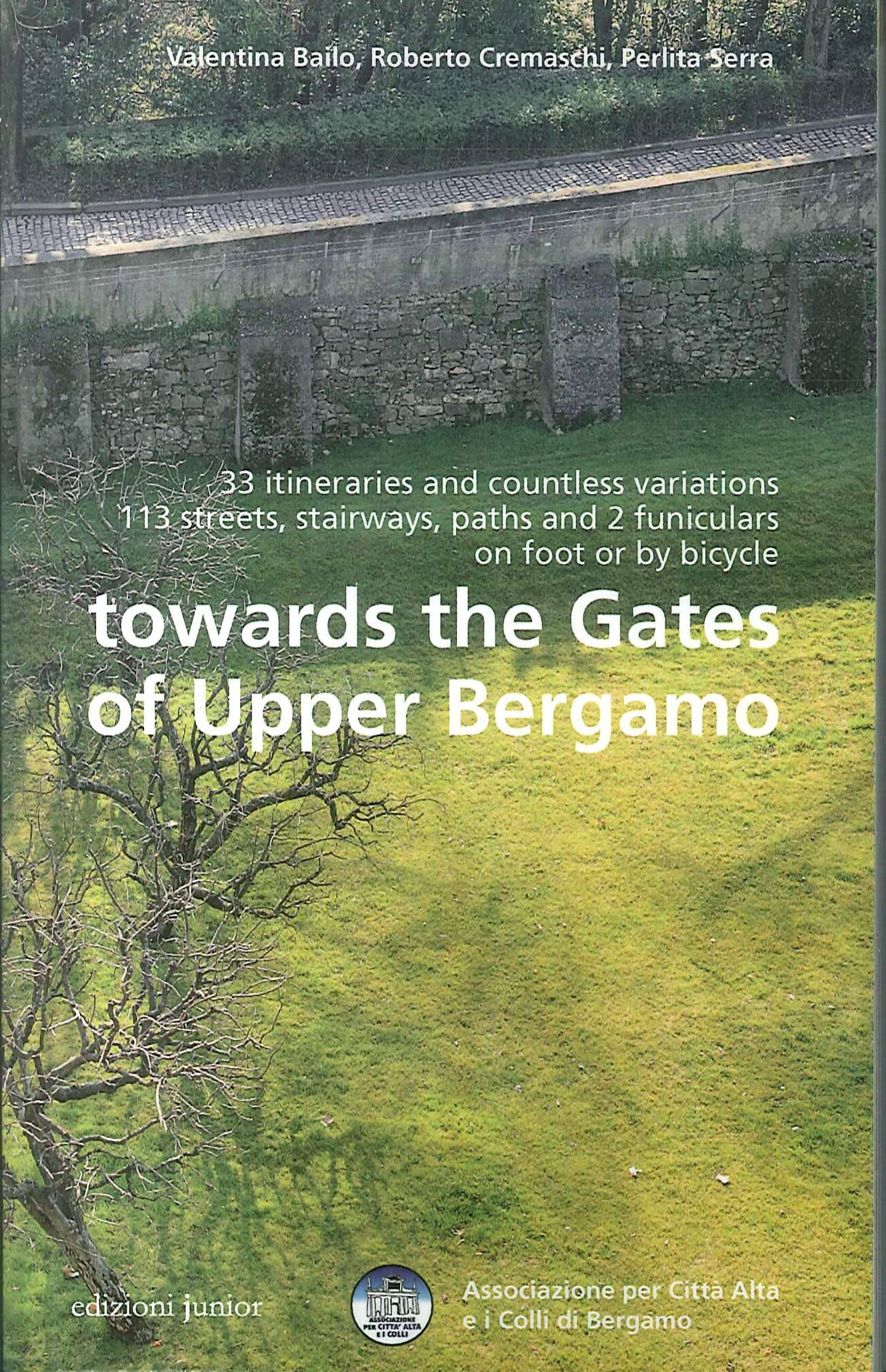 Towards the gates of upper Bergamo. 33 itineraries and countless variations, 113 strets, stairways, paths and 2 funiculars on foot or by bicycle (Gli scoiattoli) Leisure, Home & Garden