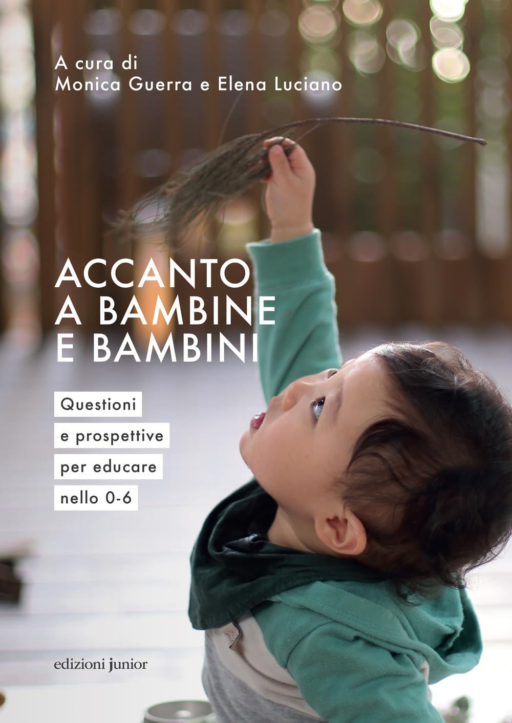 Accanto a bambine e bambini. Questioni e prospettive per educare nello 0 a 6 (Linguaggi in ricerca) Education & Training