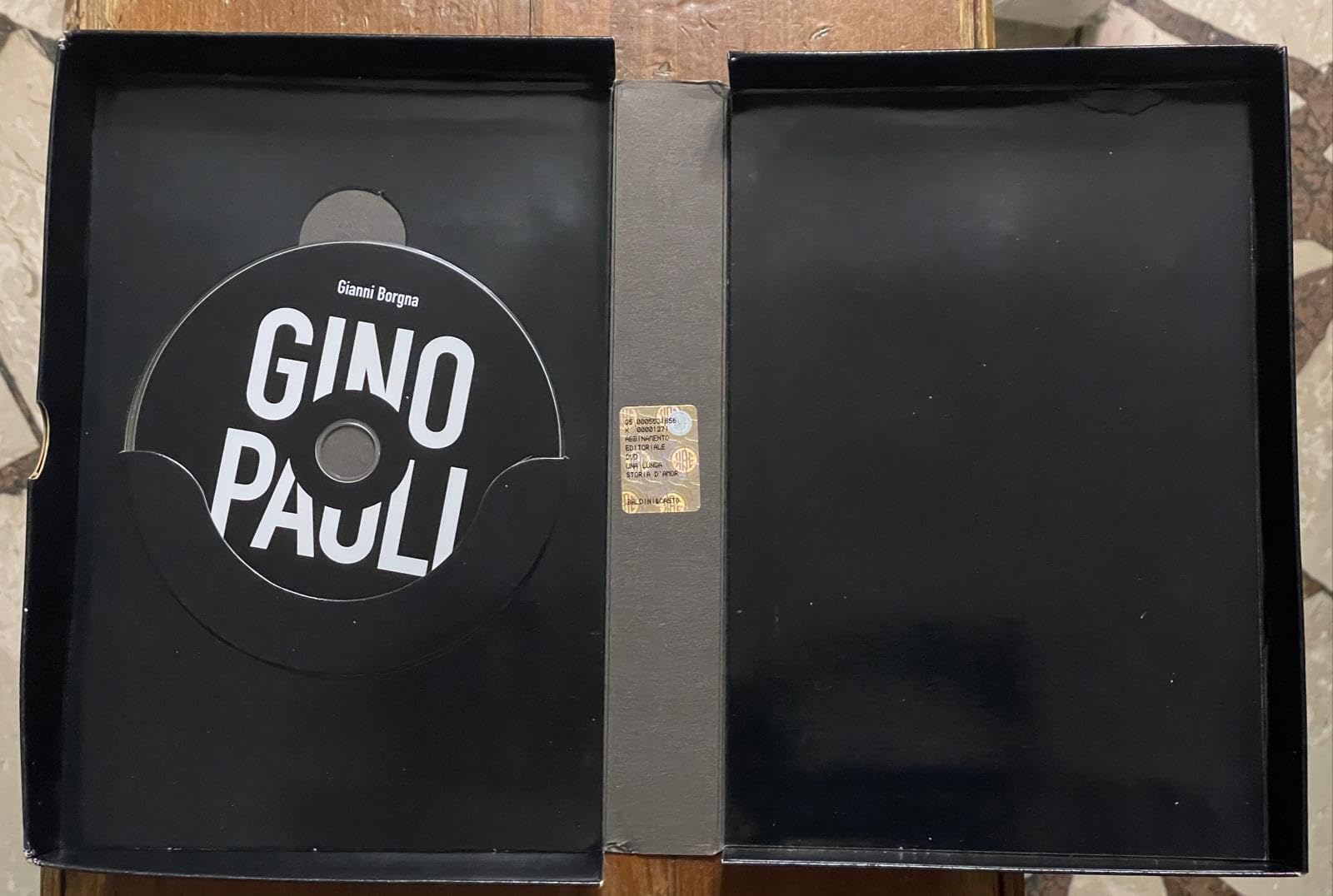 Gino Paoli. Una lunga storia d'amore. Con DVD book