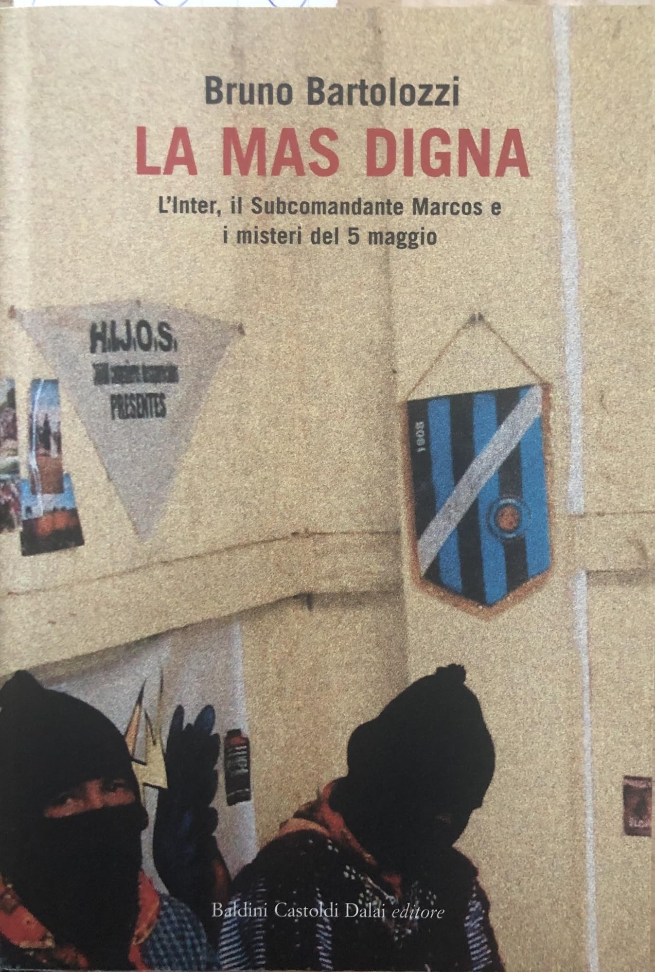 La mas digna. L'Inter, il Subcomandante Marcos e i misteri del 5 maggio book