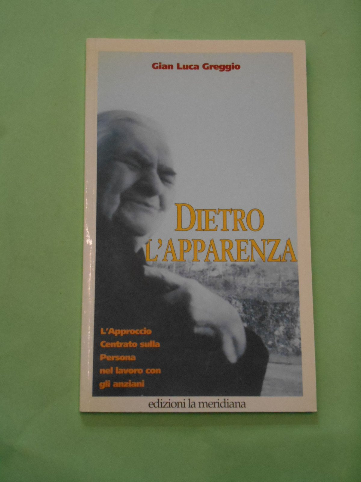 Dietro l'apparenza. L'approccio centrato sulla persona nel lavoro con gli anziani book