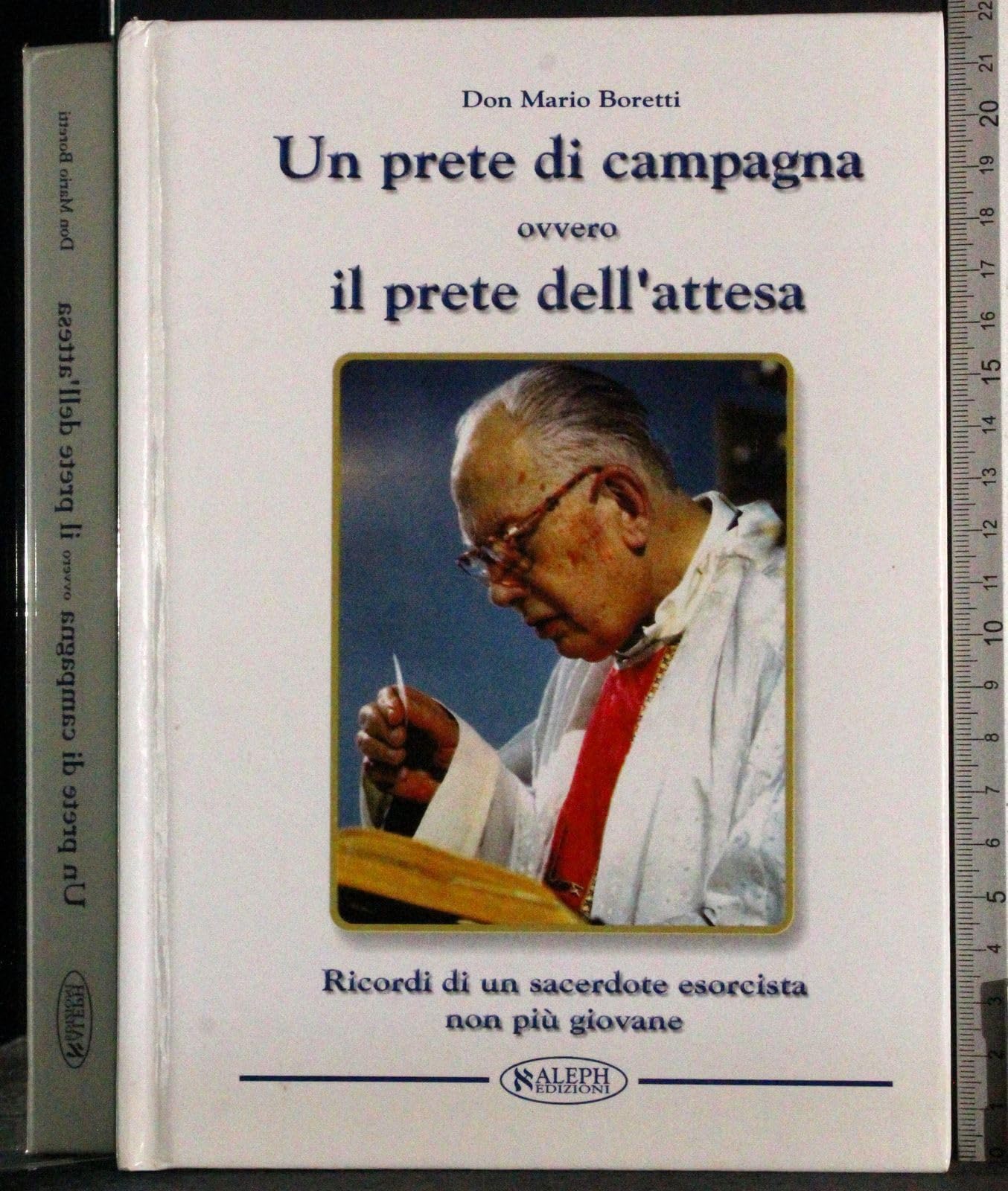 Un prete di campagna ovvero il prete dell'attesa. Ricordi di un sacerdote esorcista non più giovane Religion & Esotericism