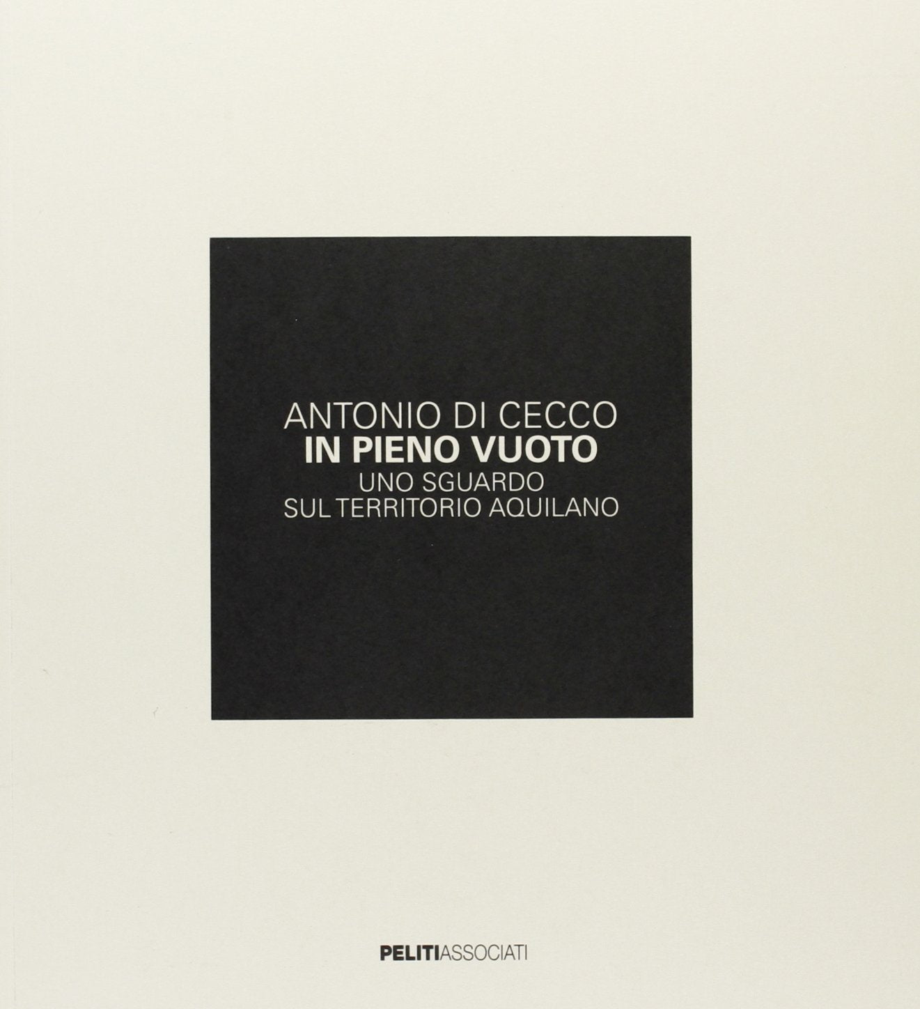 In pieno vuoto. Uno sguardo sul territorio aquilano. Ediz. illustrata Books